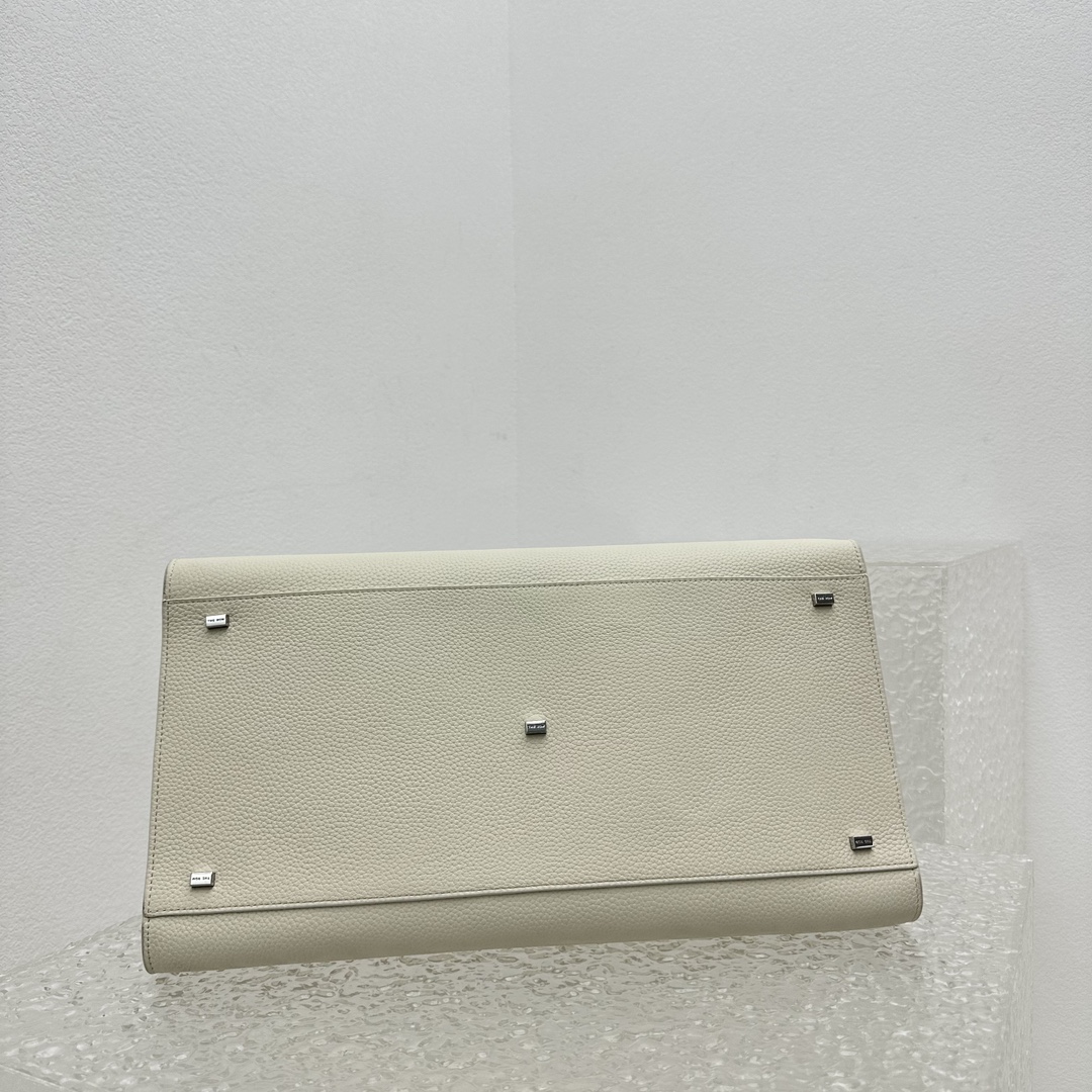 3dcd356fa243fc4c048fe4b001234780_1780903735_7159.jpg