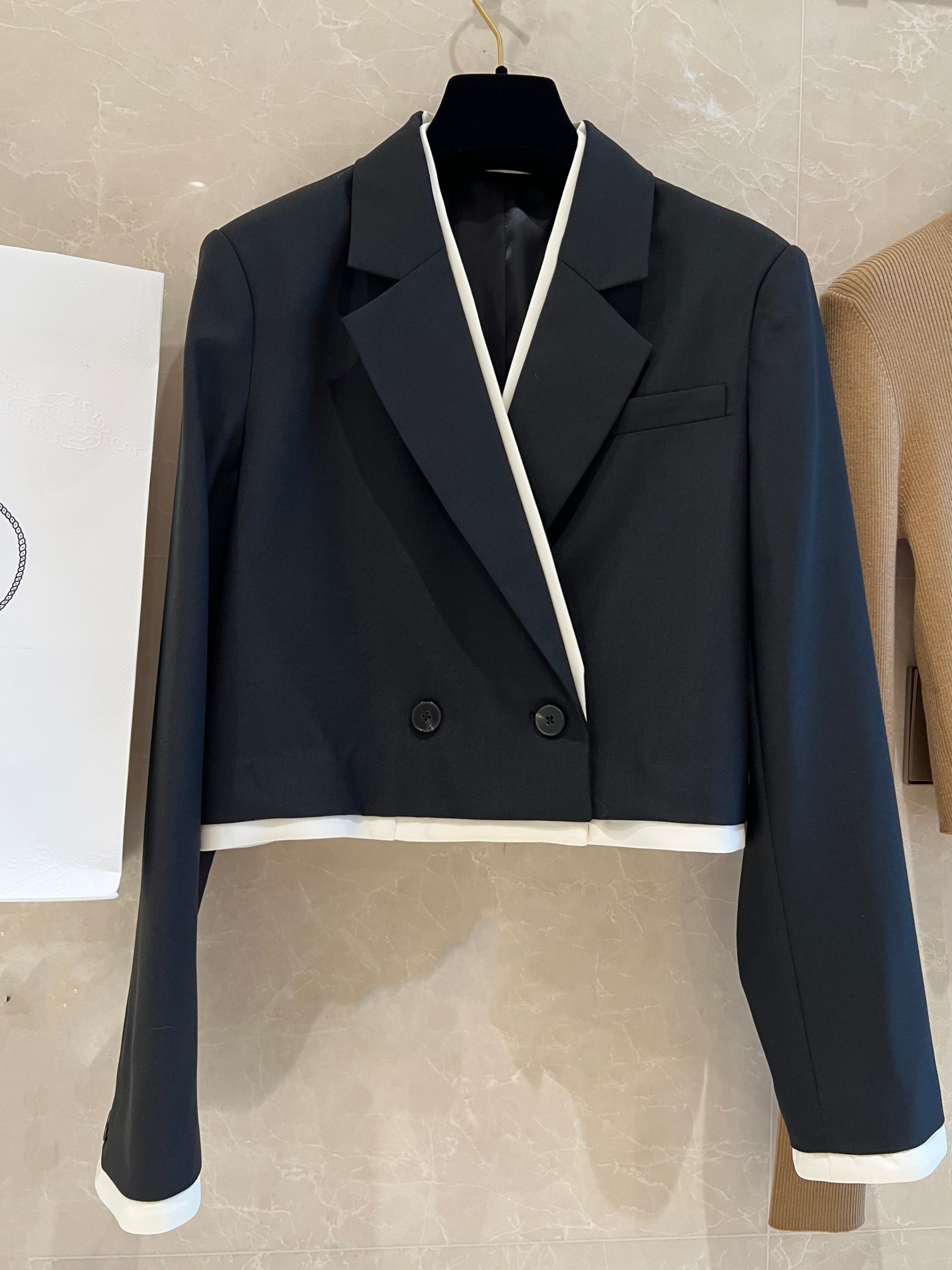 프라다 화이트 엣지 재킷