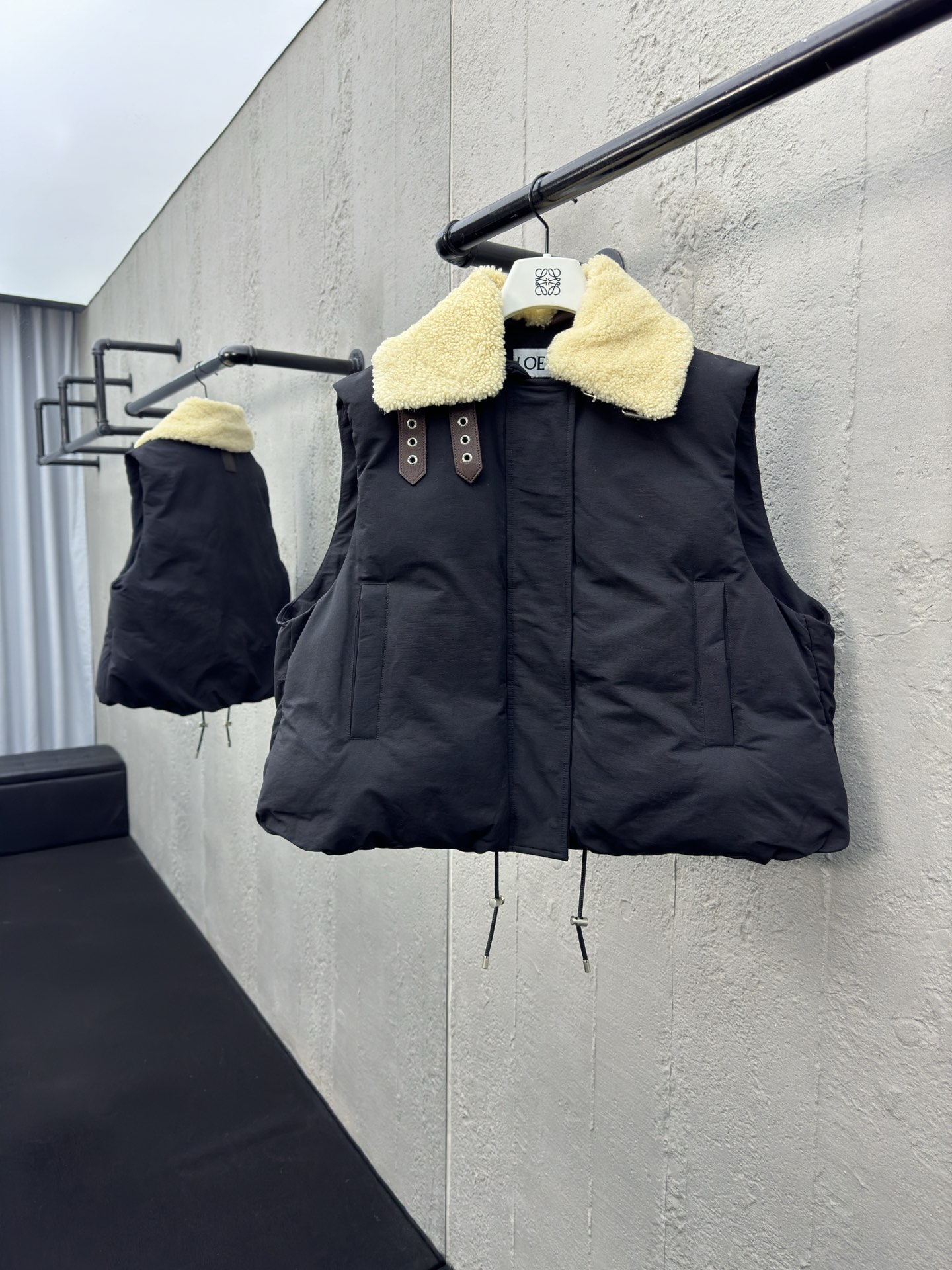 로에베 코튼 블렌드 퍼퍼 베스트 블랙