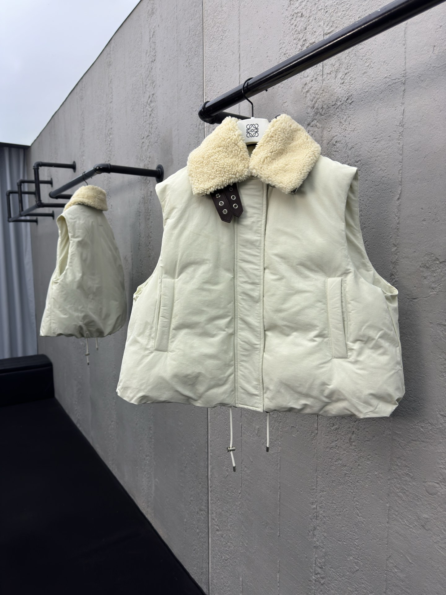 로에베 코튼 블렌드 퍼퍼 베스트 화이트