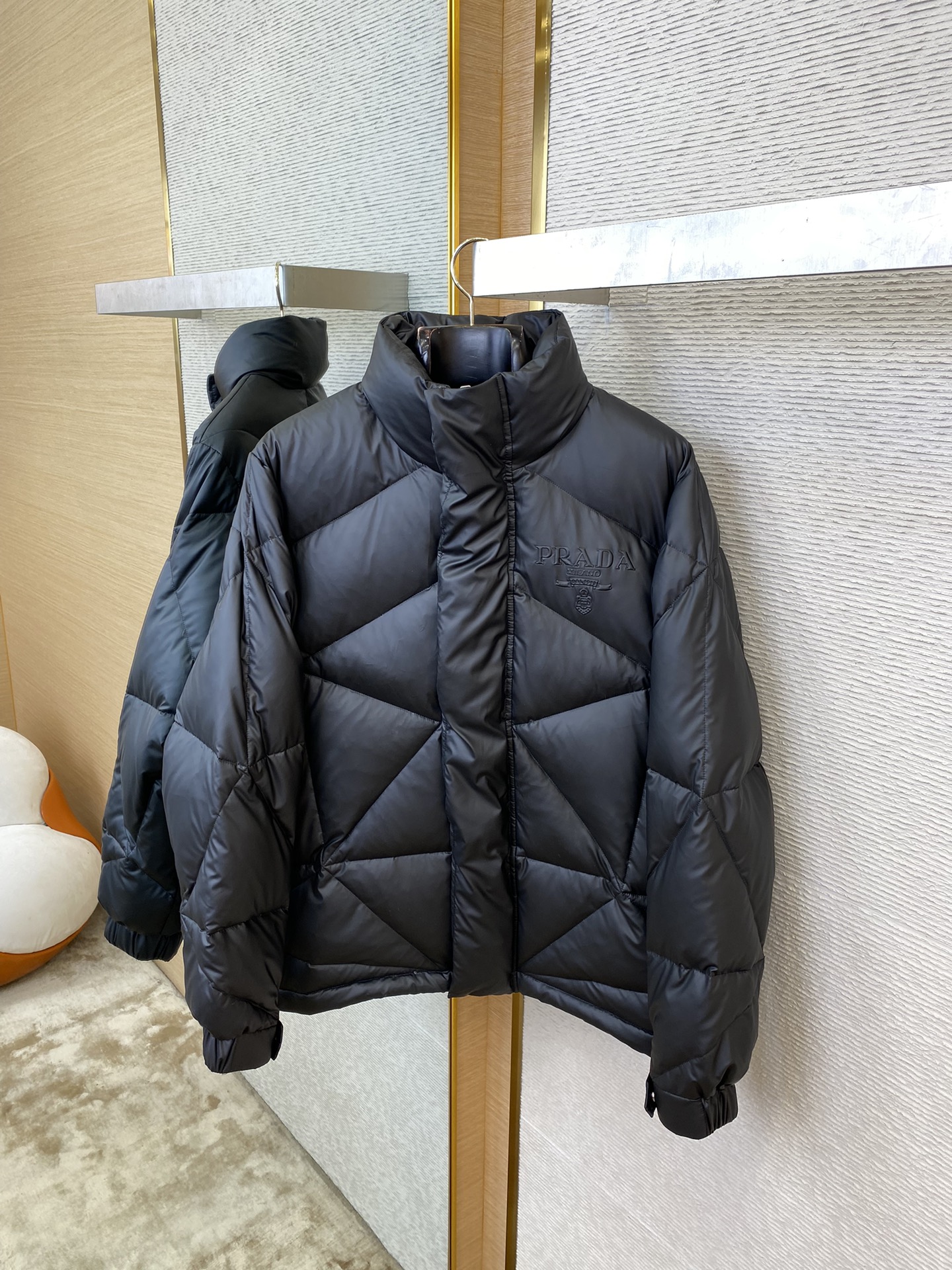 프라다 패딩 3가지 컬러 (블랙,화이트,카키)