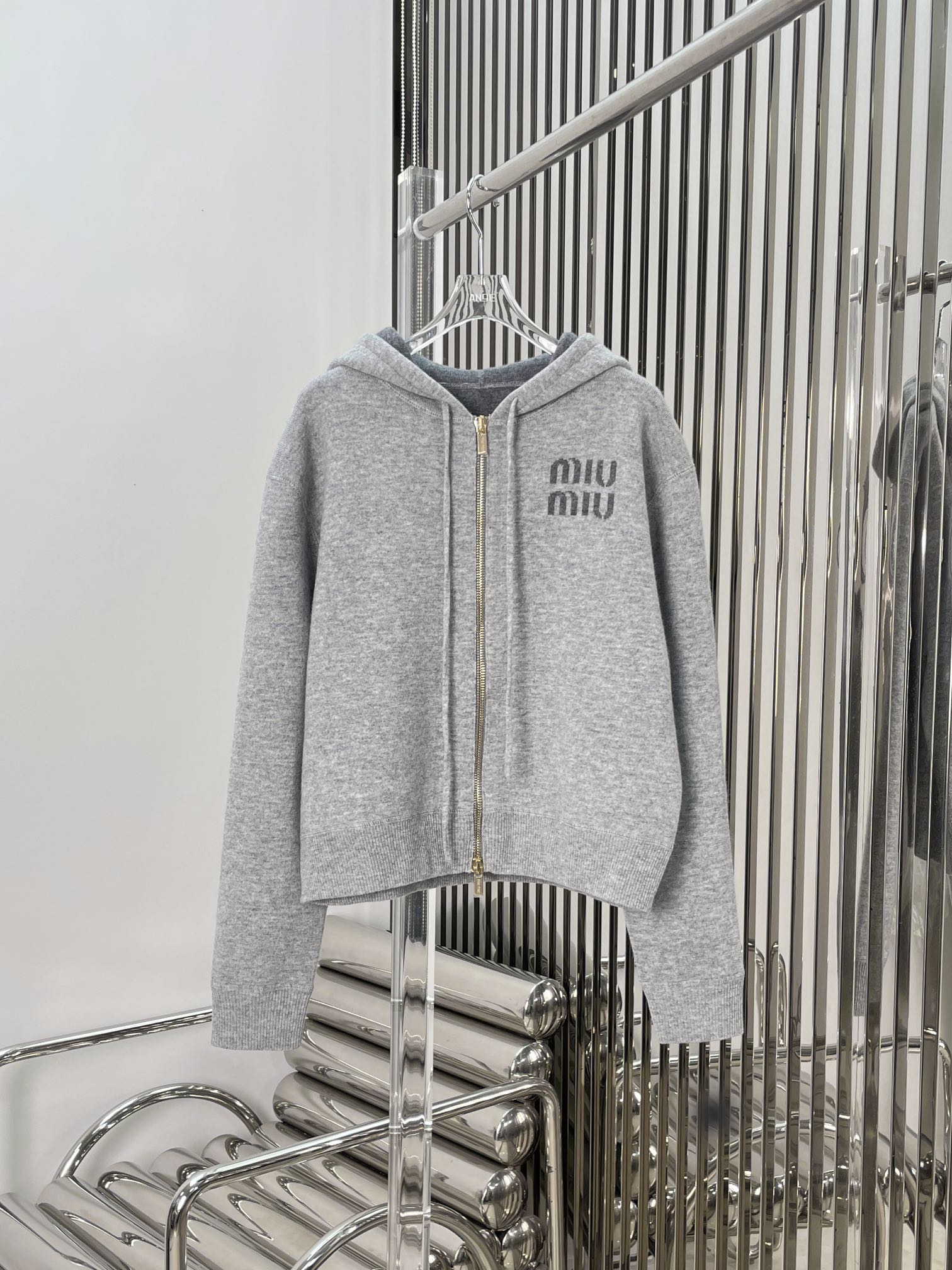 미우미우 후드집업