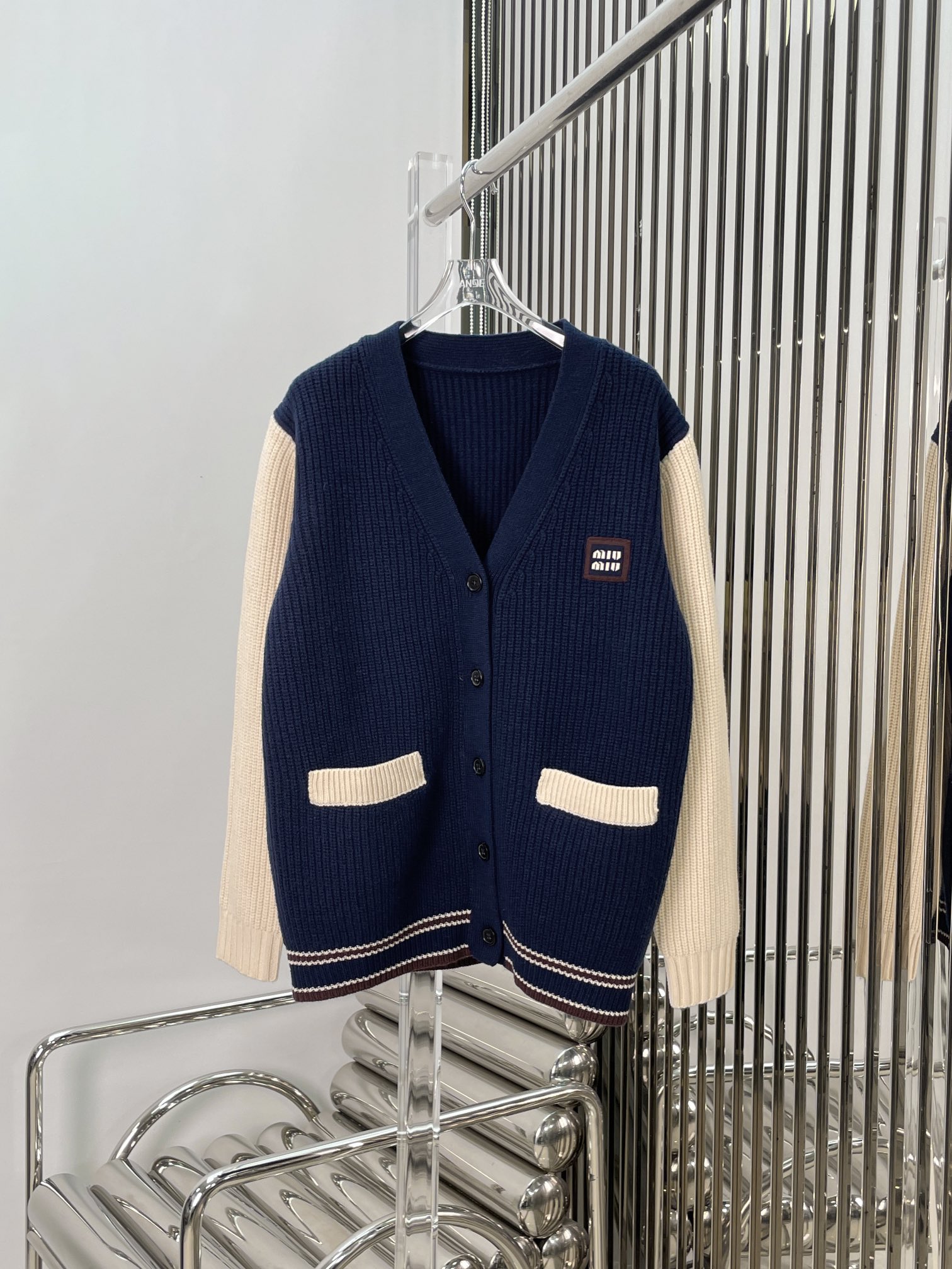 미우미우 가디건