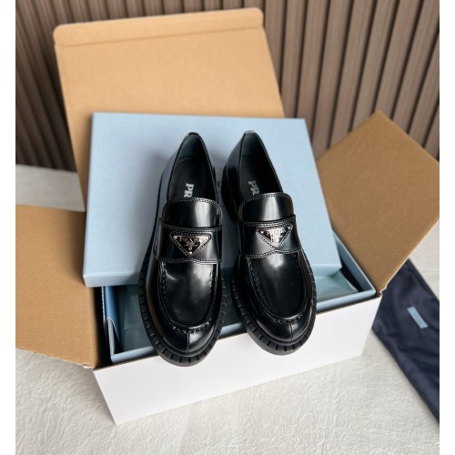 프라다 트라이앵글 브러쉬드 로퍼 [정품급]