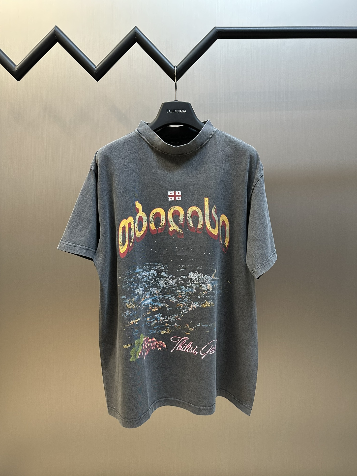 발렌시아가 티셔츠