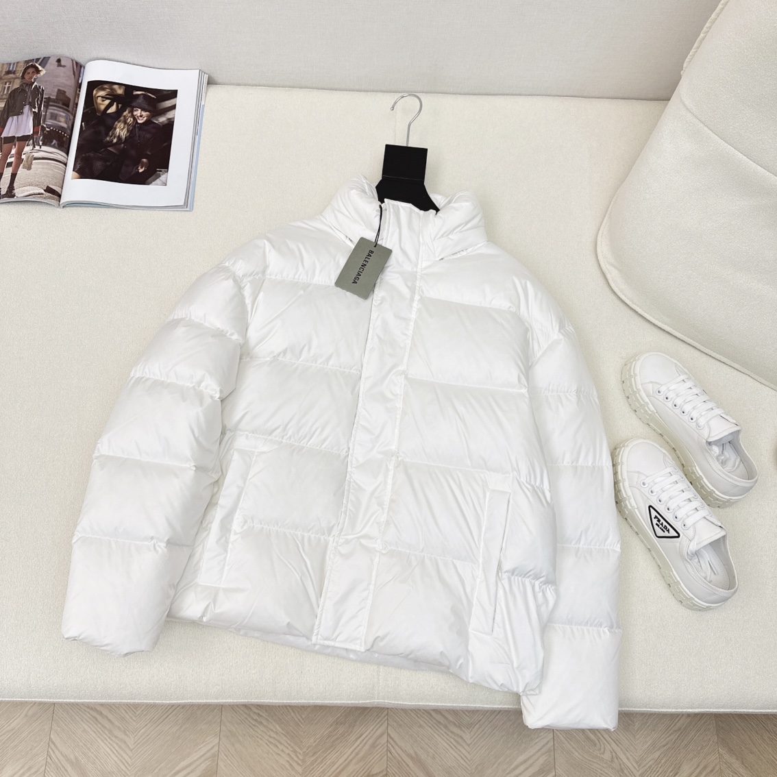 발렌시아가 화이트 패딩