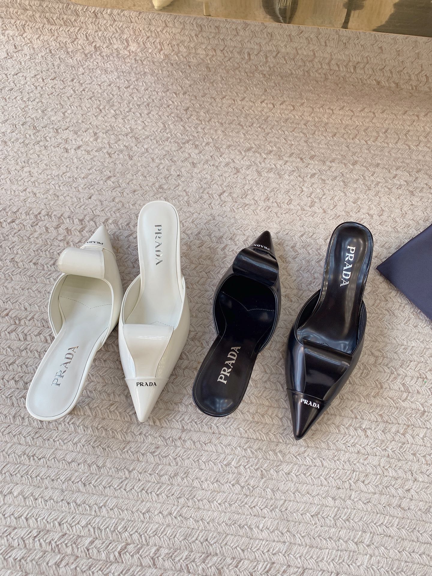 프라다 뮬 힐 (2컬러)