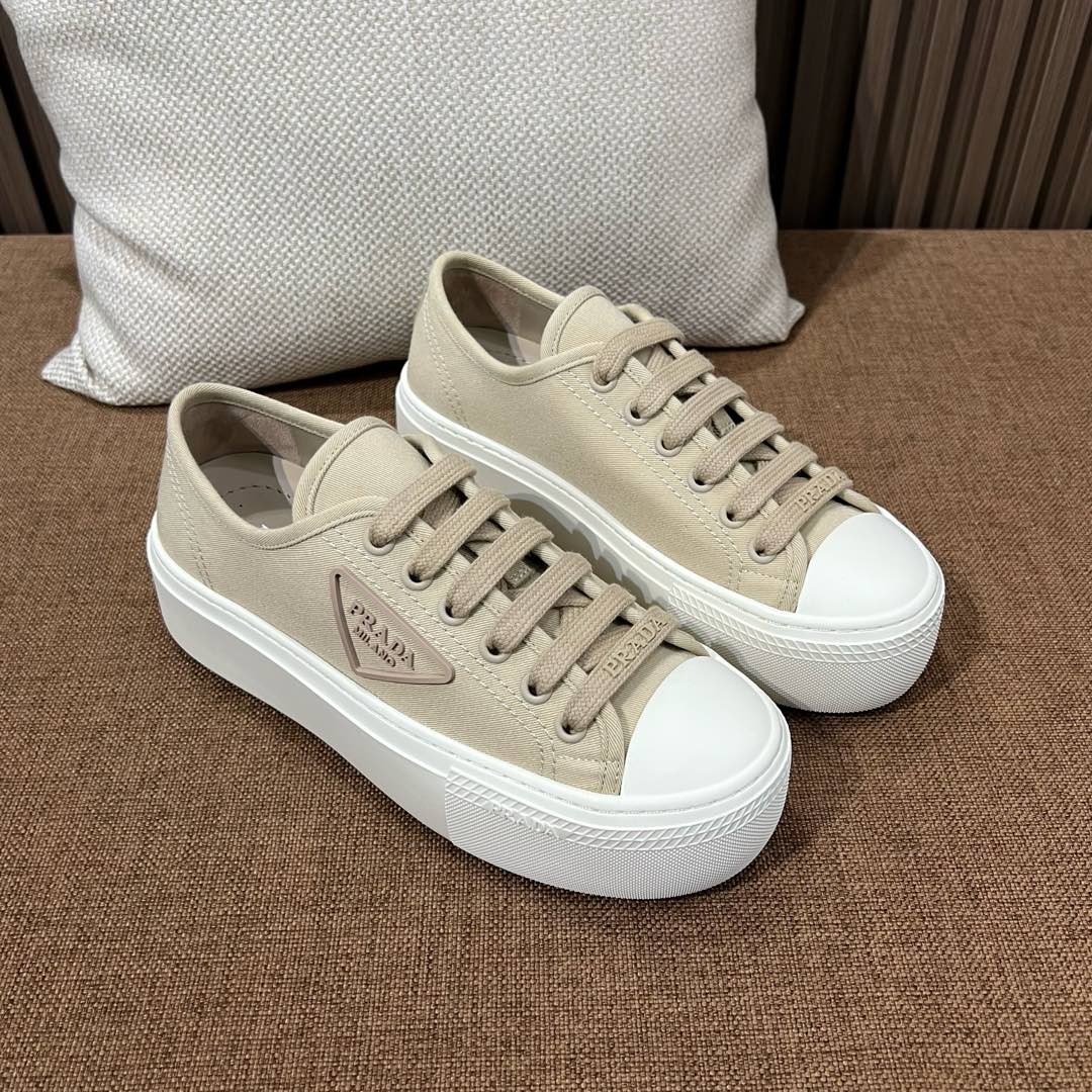 프라다 굽높이 5CM 스니커즈 정품급