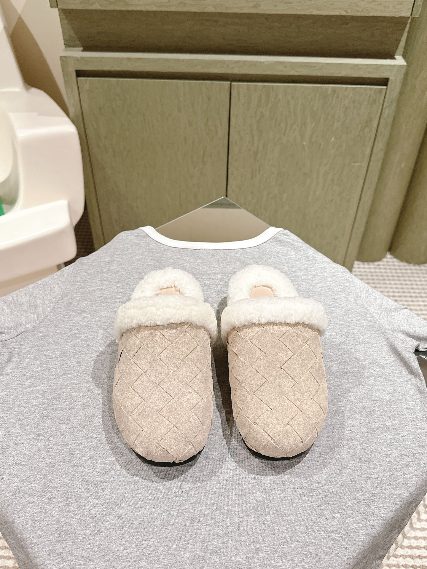 보테가베네타 REGGIE 인트레치아토 스웨이드 시어링 블로퍼