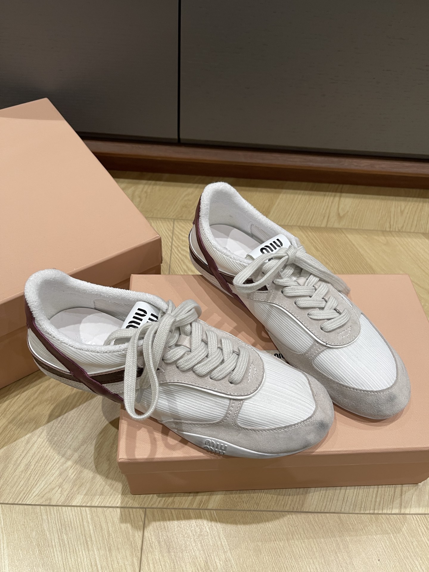 미우미우 스니커즈