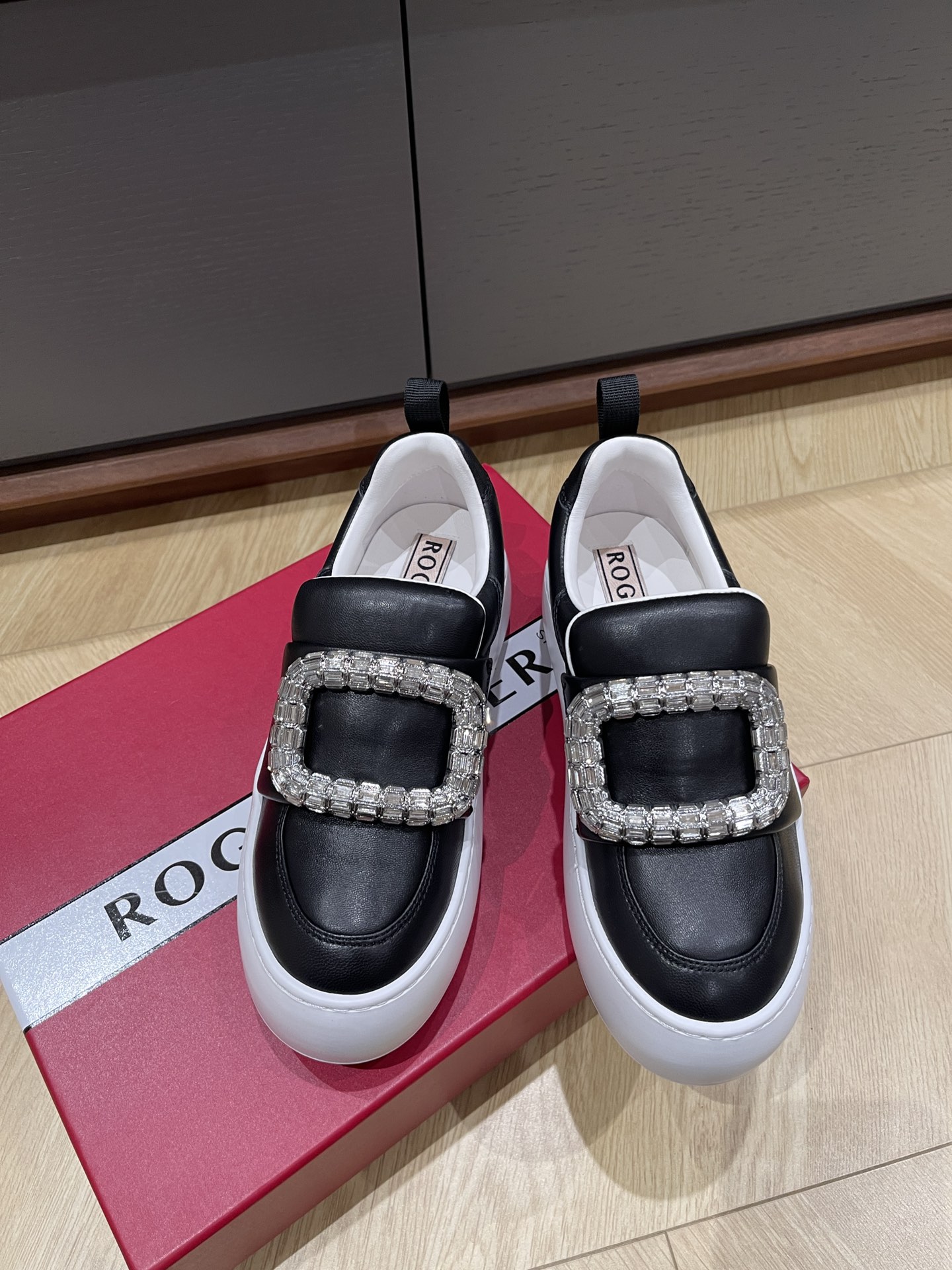 로저비비에 운동화