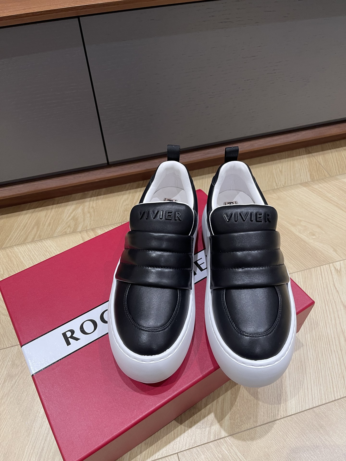 로저비비에 운동화