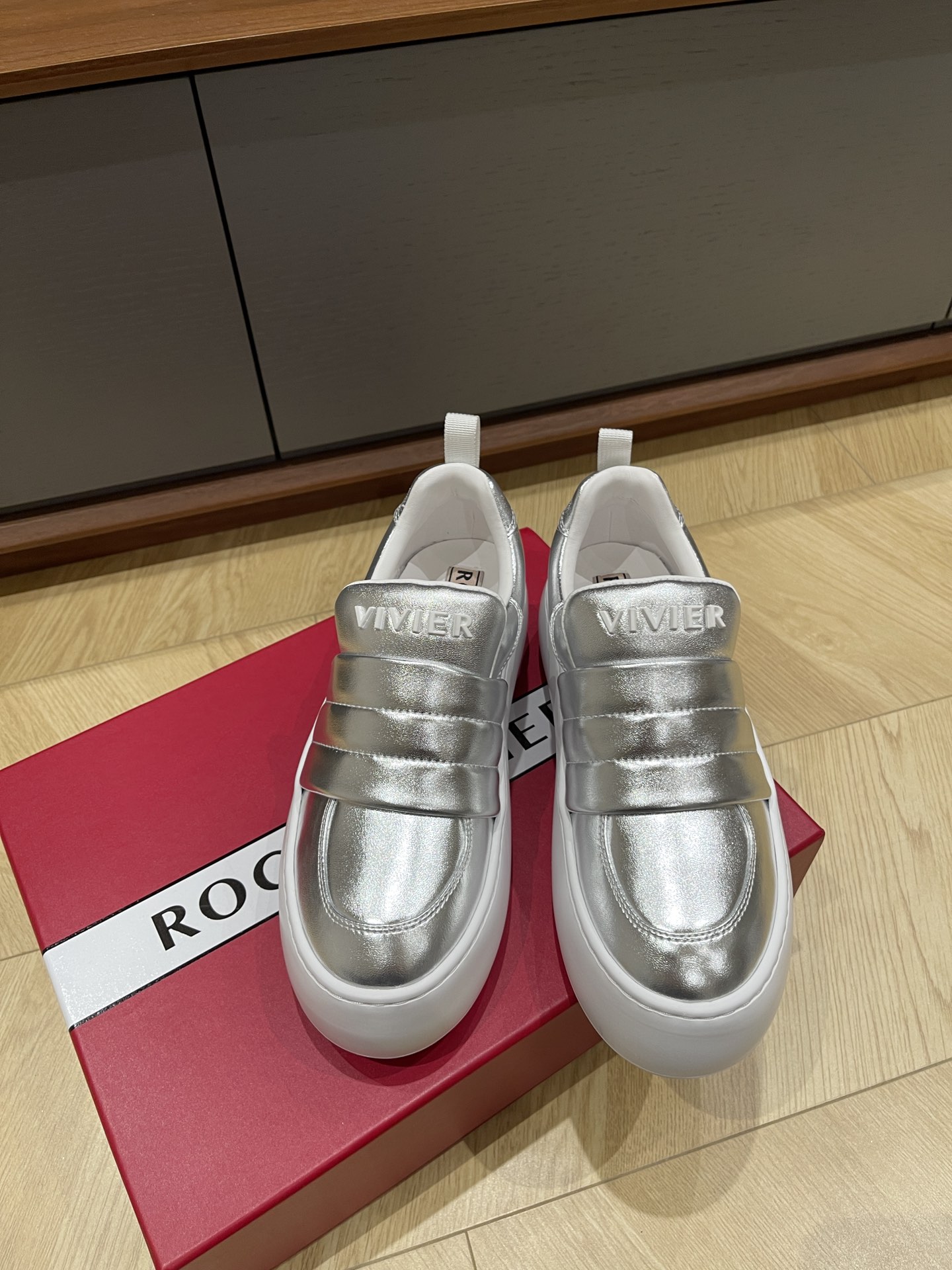 로저비비에 운동화