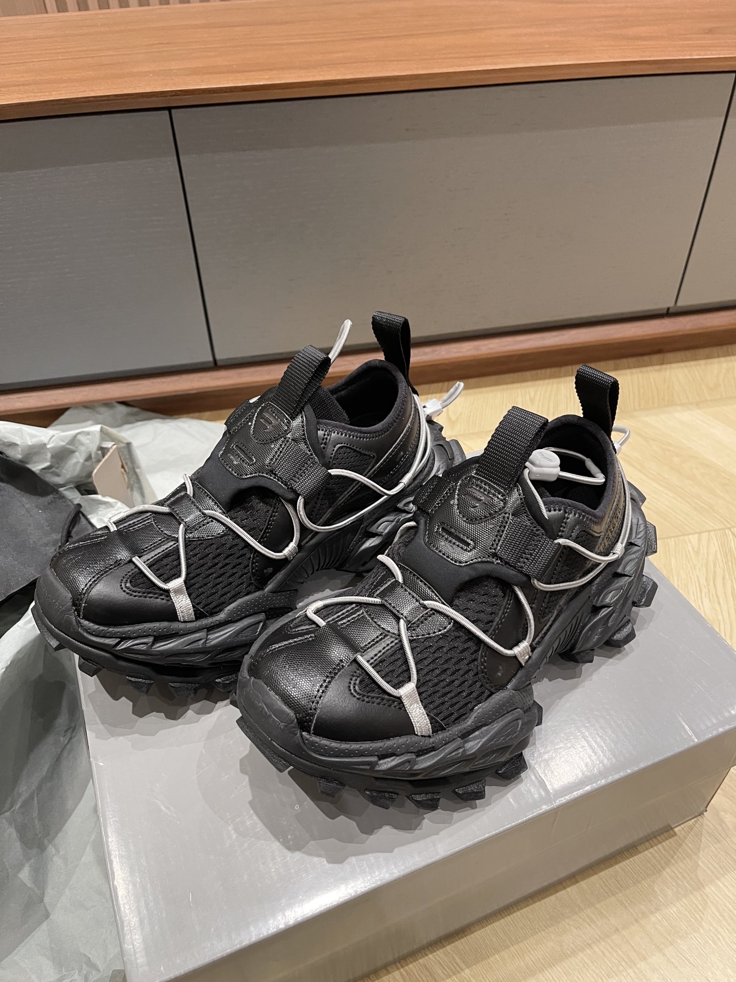 발렌시아가 운동화