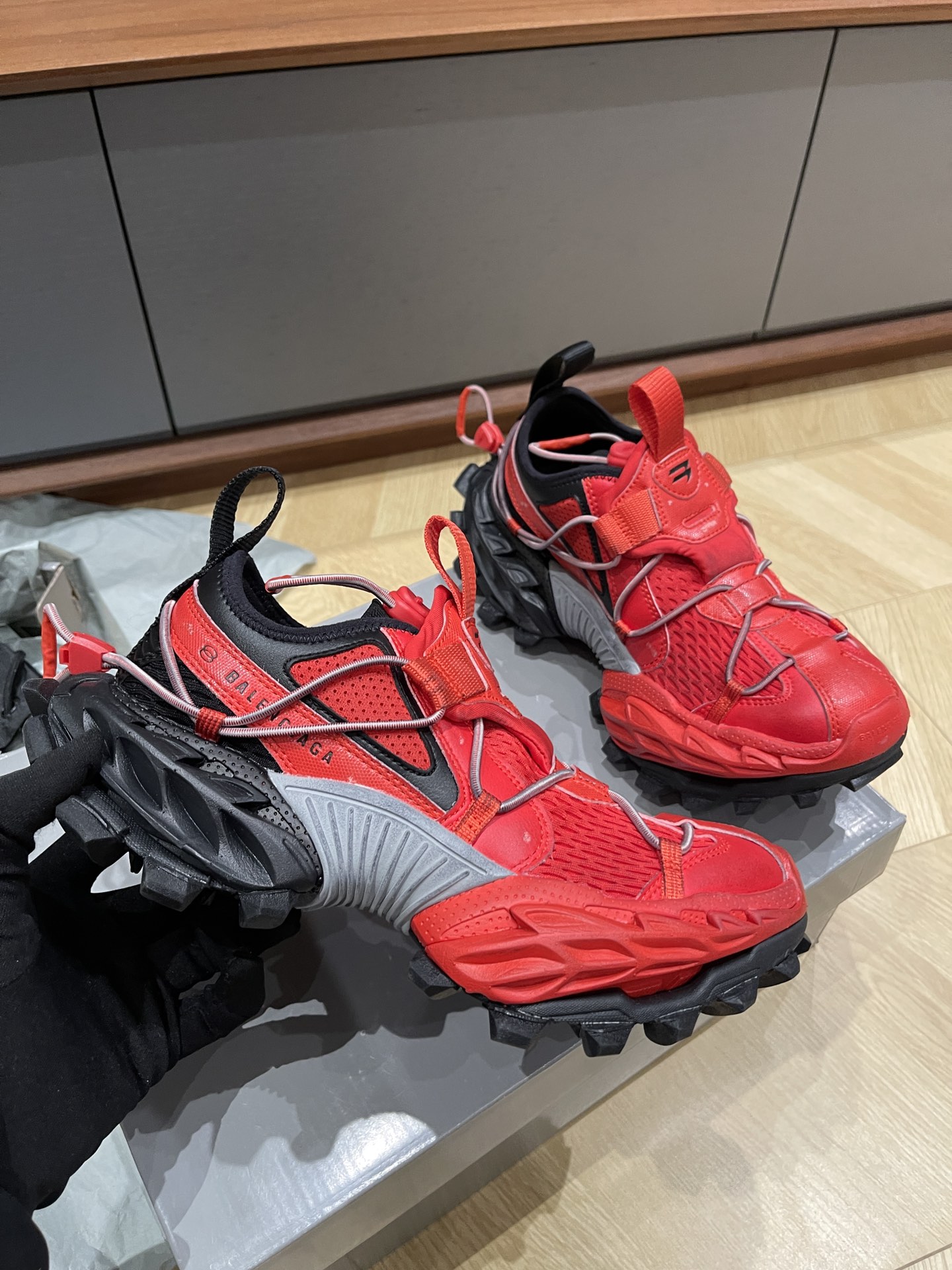 발렌시아가 운동화