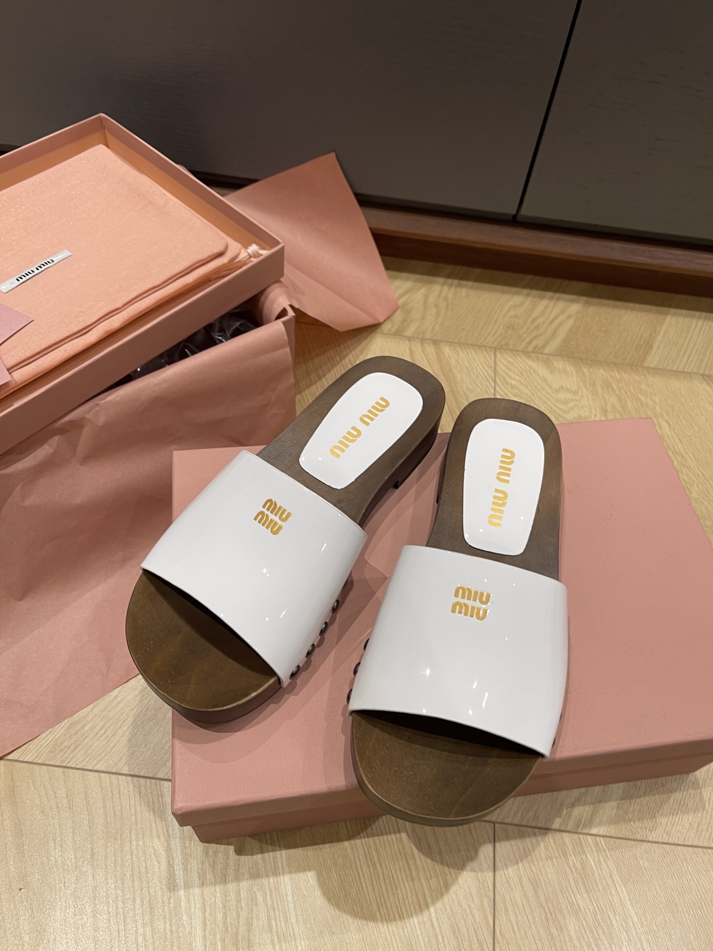 미우미우 슬리퍼