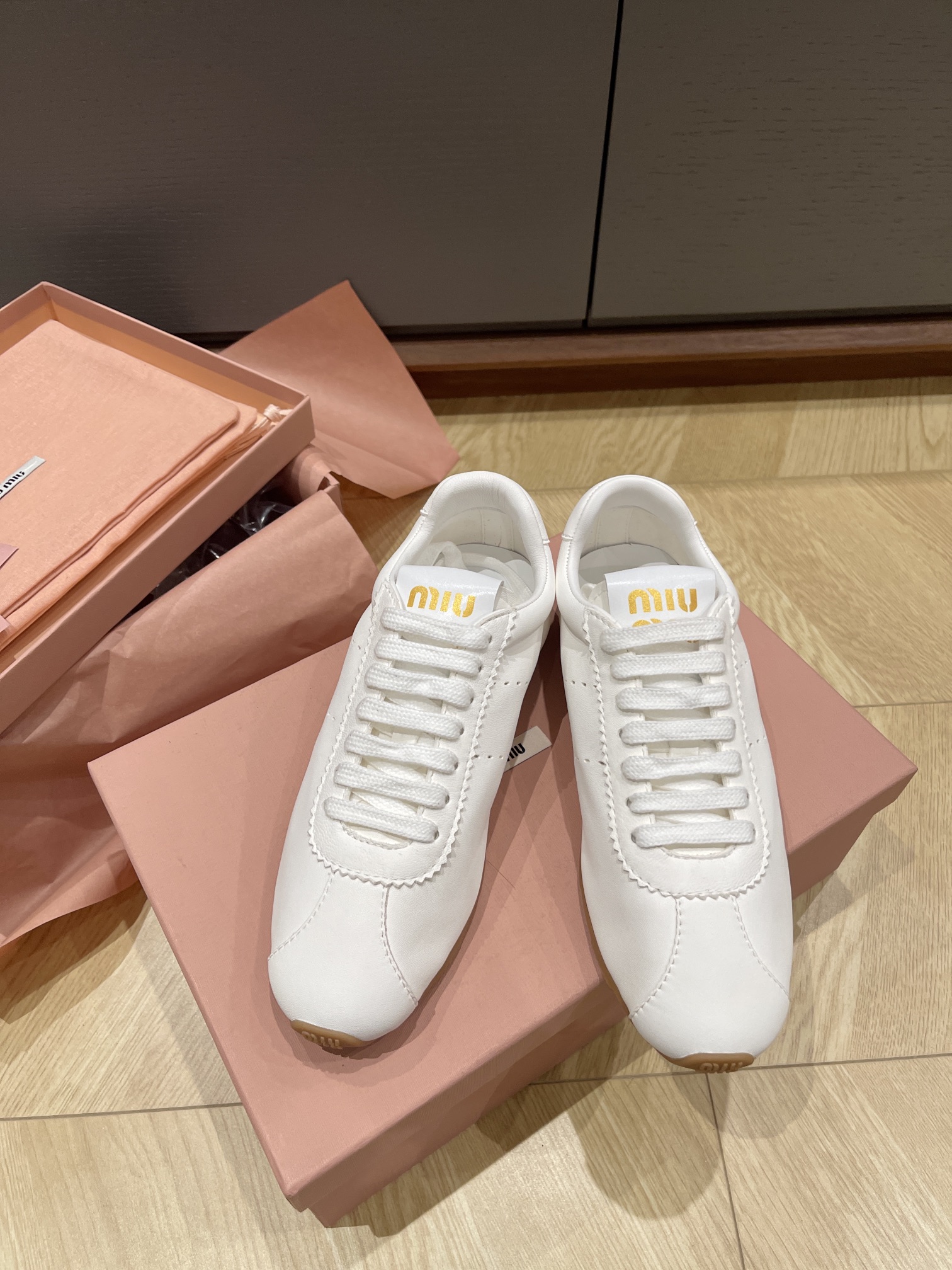 미우미우 스니커즈