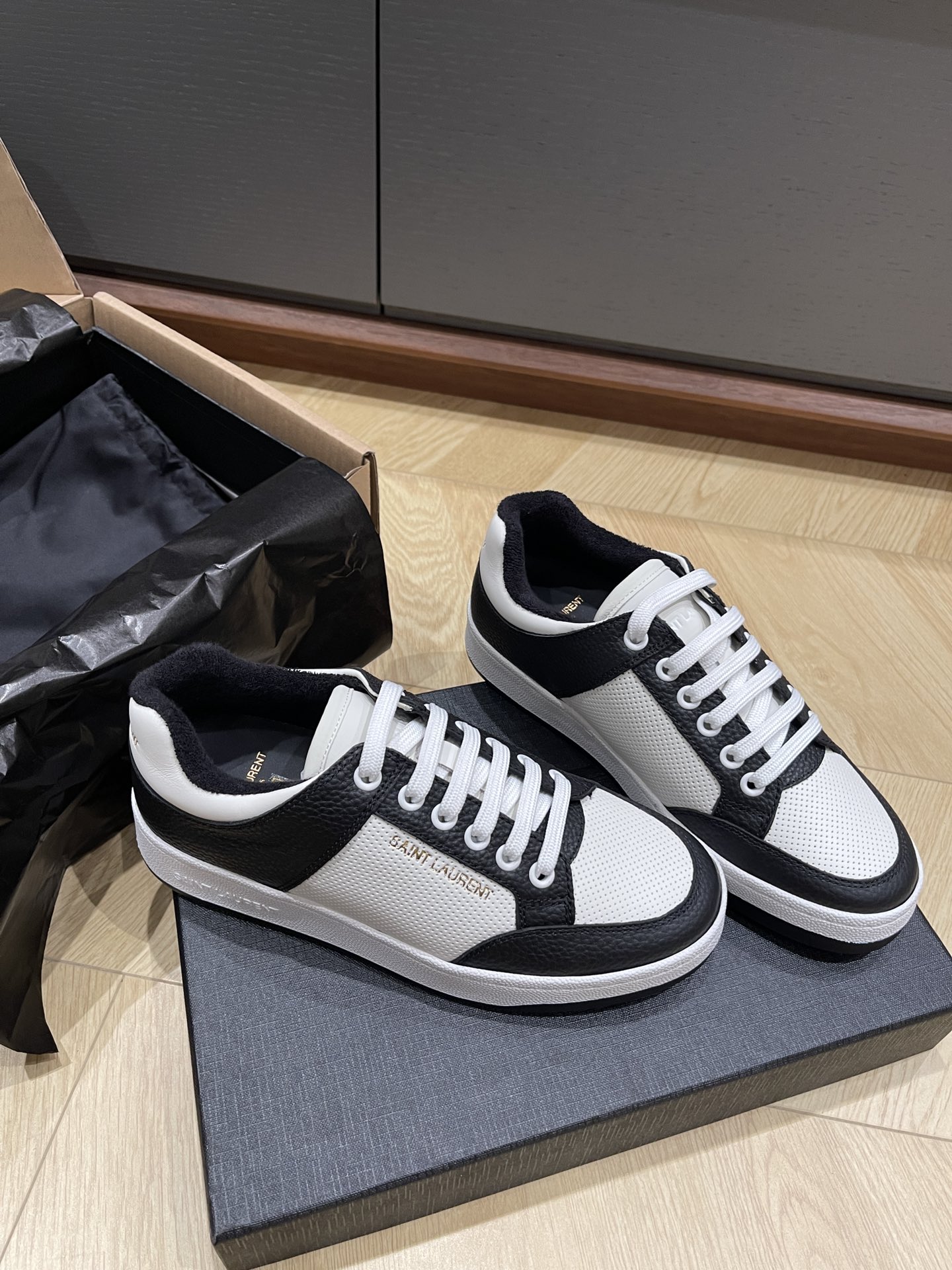 생로랑 스니커즈