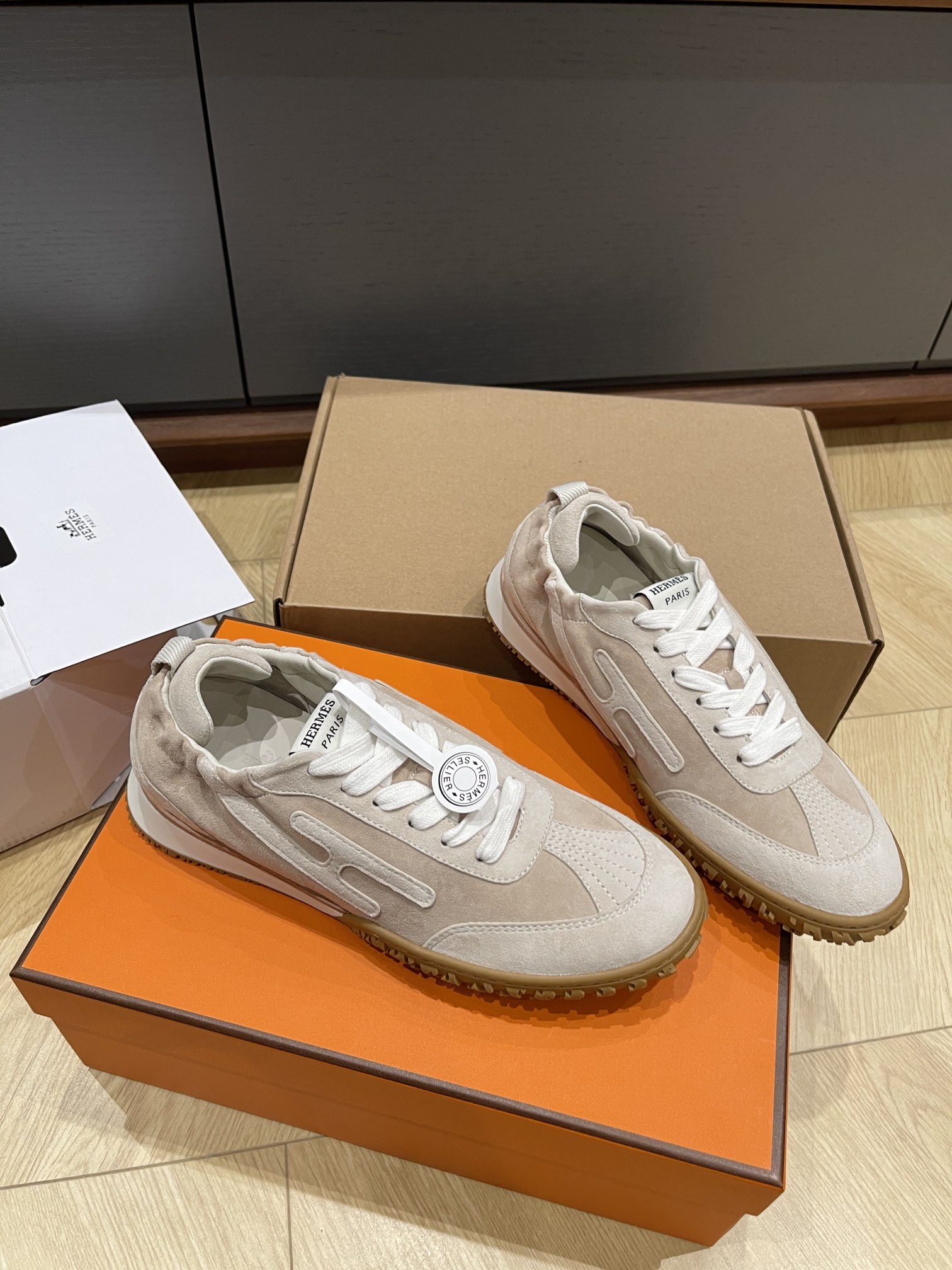에르메스 스니커즈
