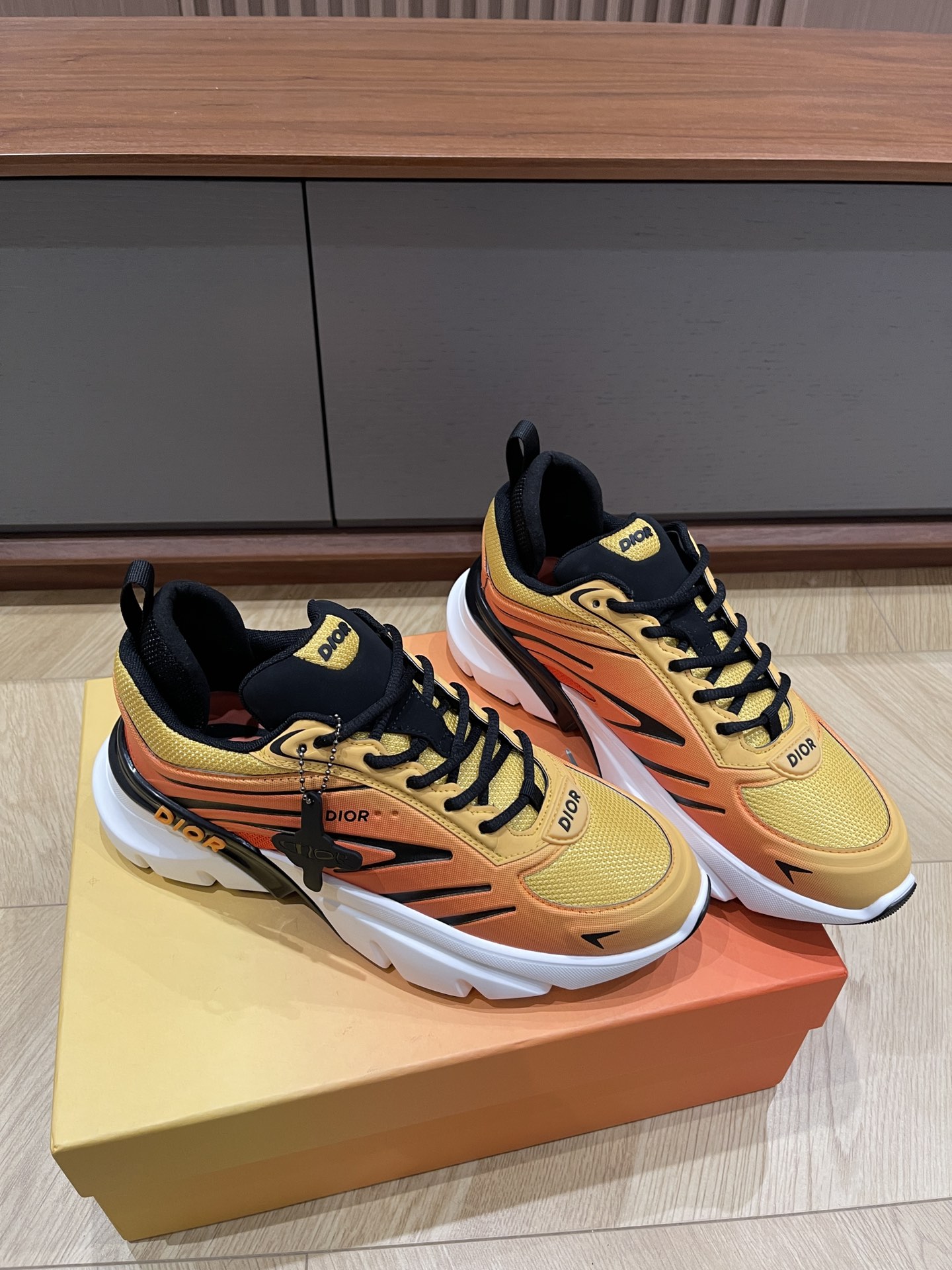 디올 운동화