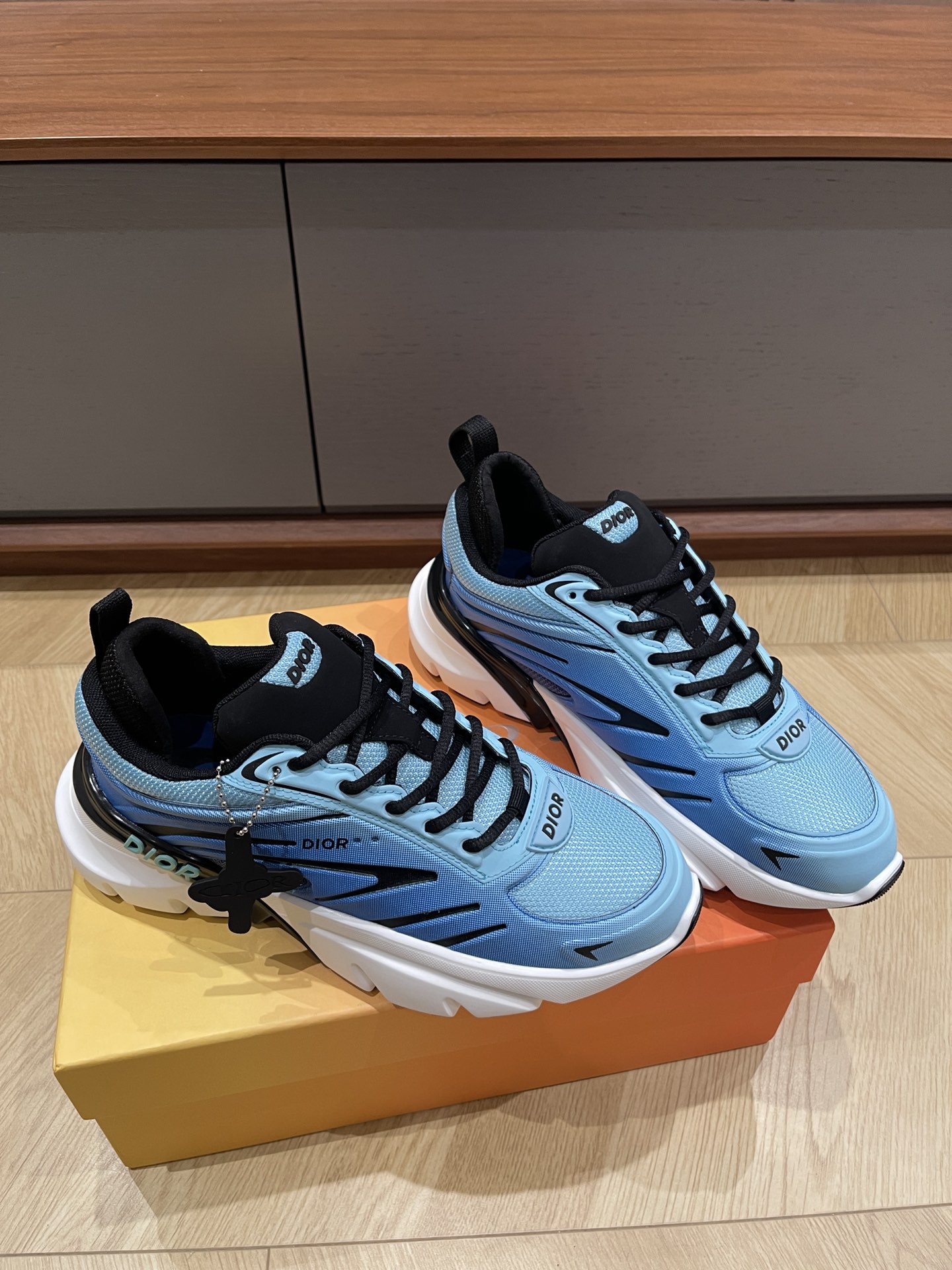 디올 운동화