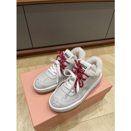 미우미우 운동화