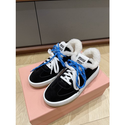 미우미우 운동화