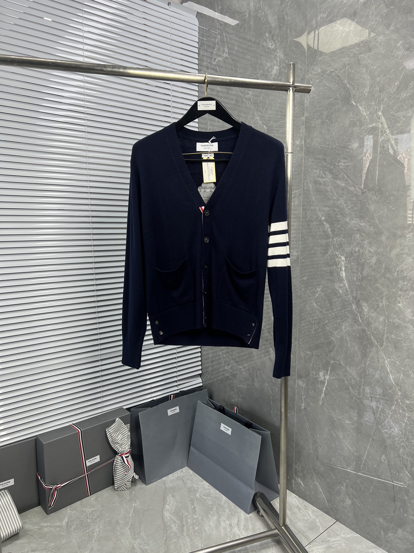 톰브라운 가디건