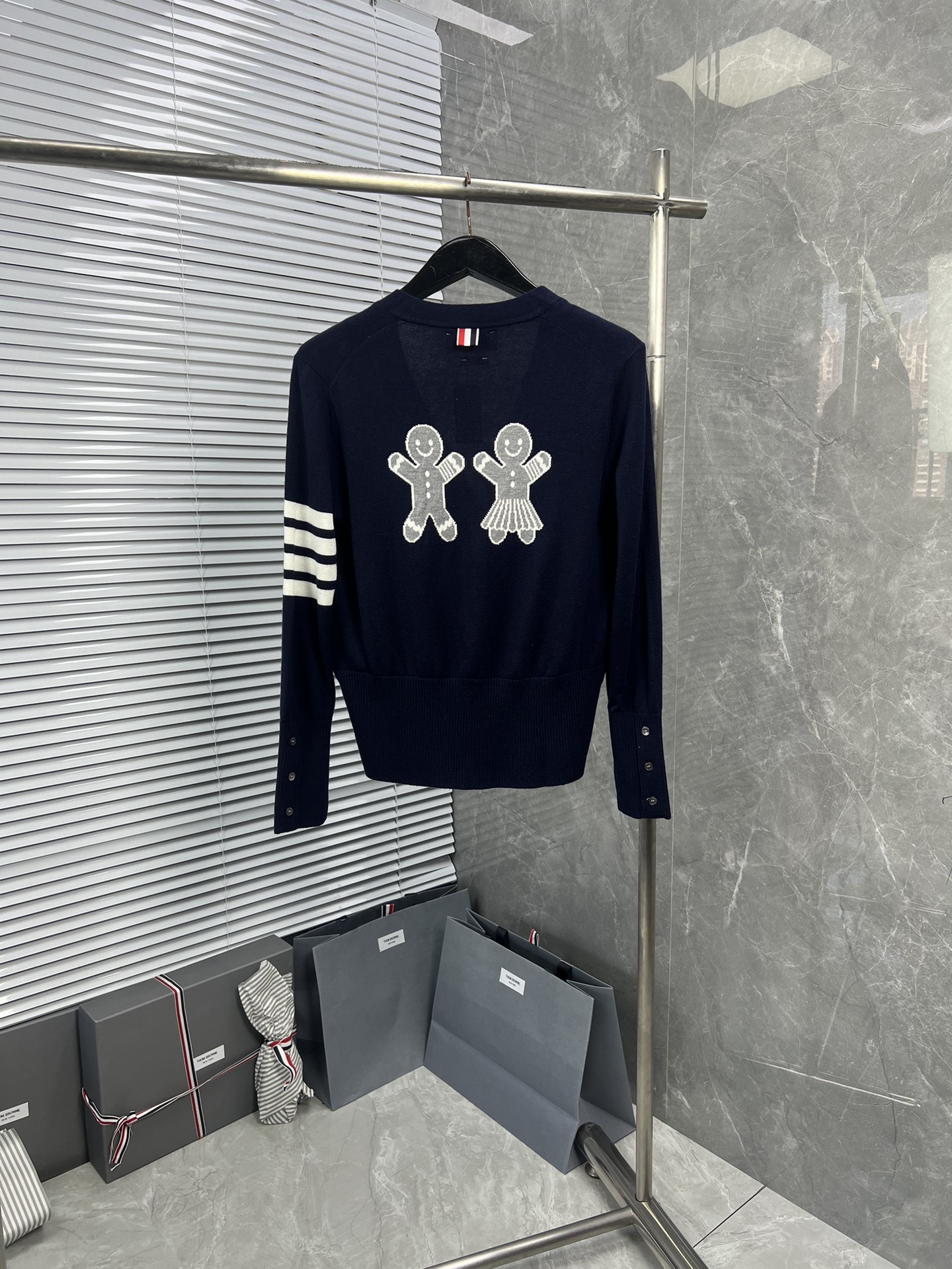 톰브라운 가디건