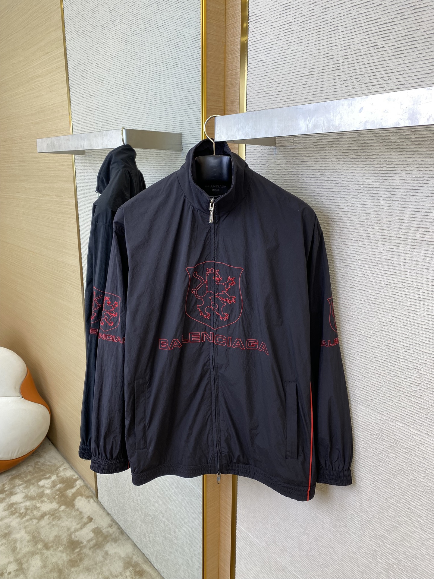 발렌시아가 25 신상 바람막이