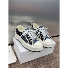 디올 스니커즈