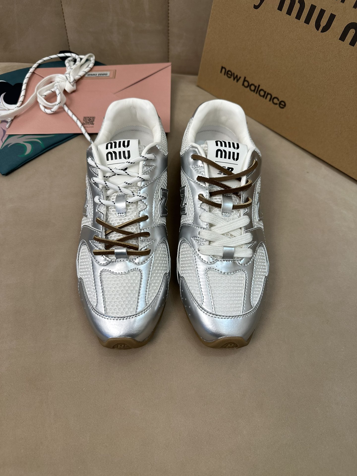 미우미우x뉴발란스 콜라보 스니커즈 정품급