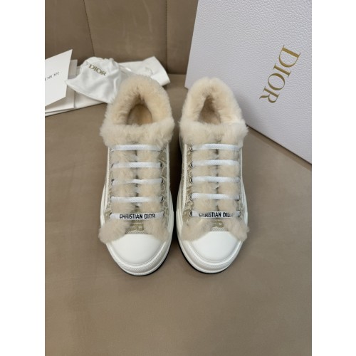 디올 털운동화