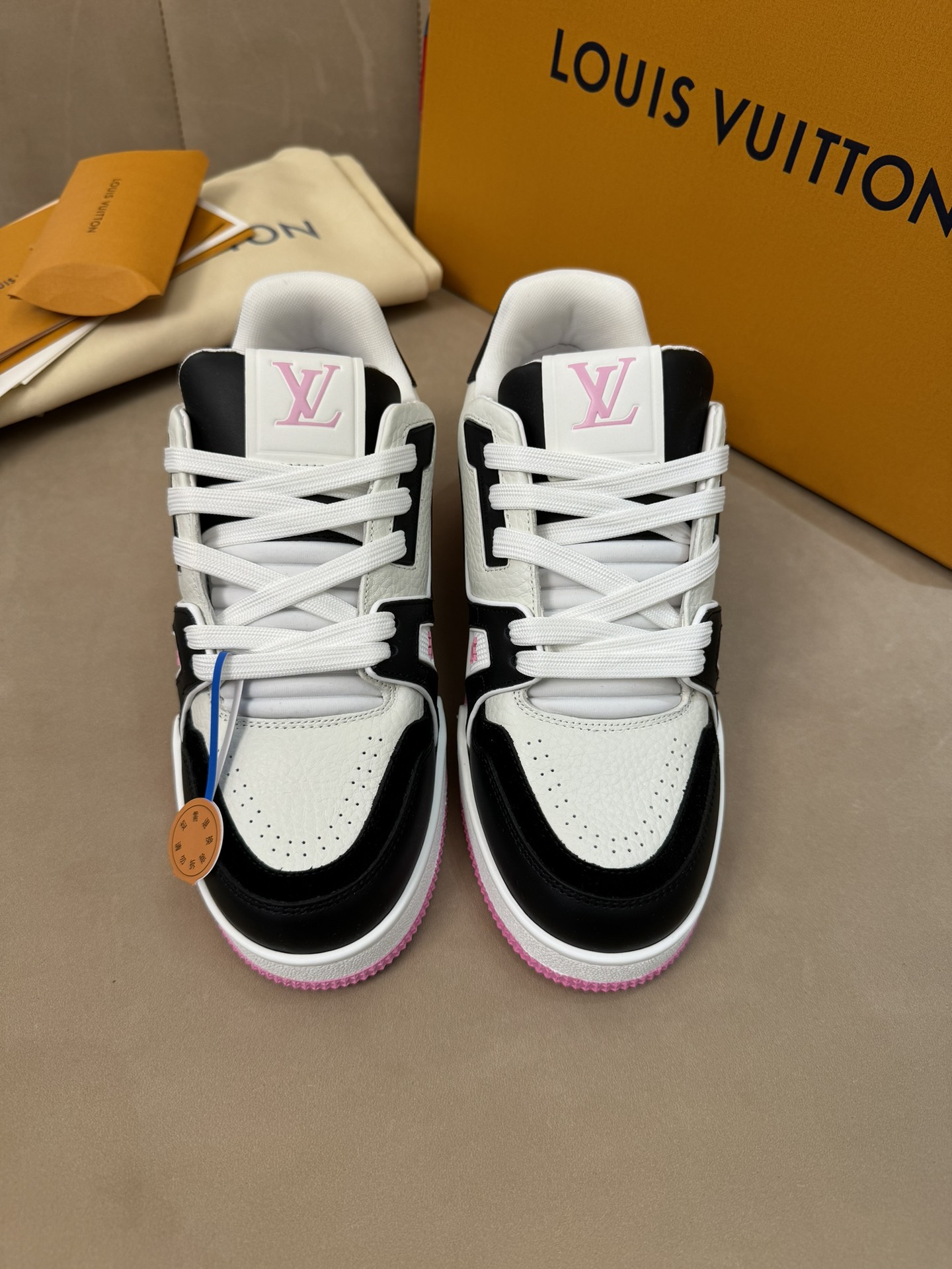루이비통 스니커즈