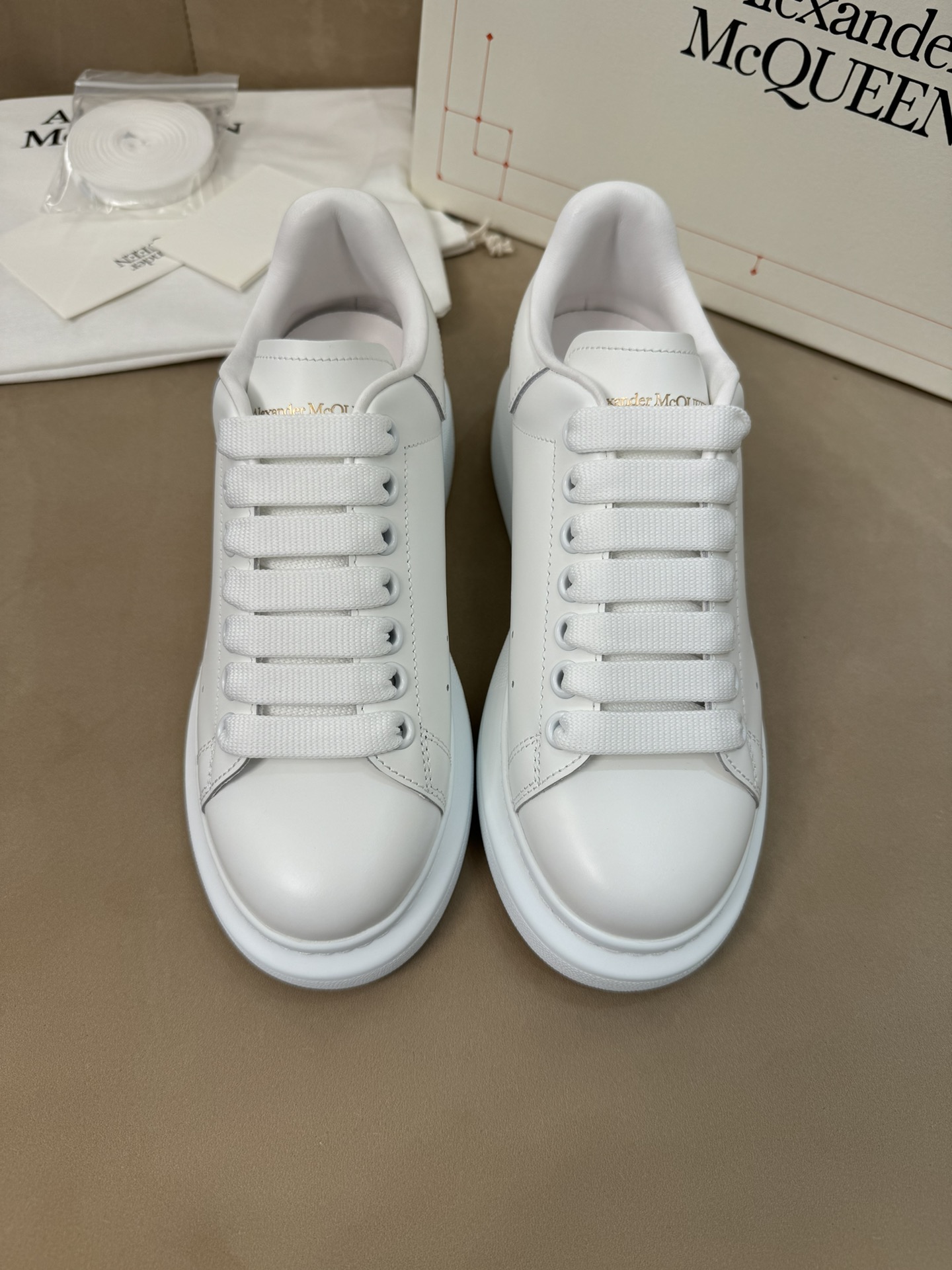 알렉산더맥퀸 스니커즈