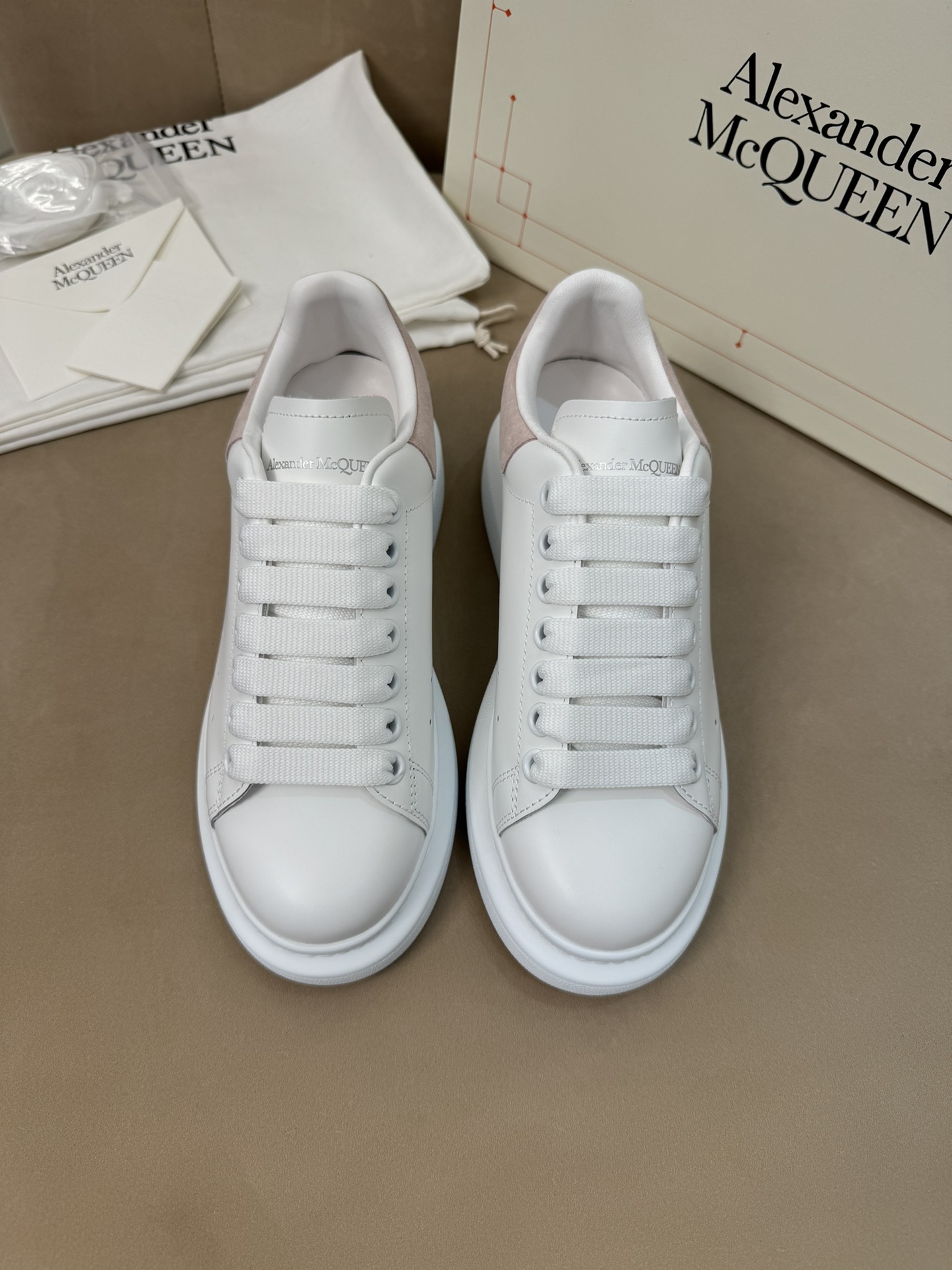 알렉산더맥퀸 스니커즈