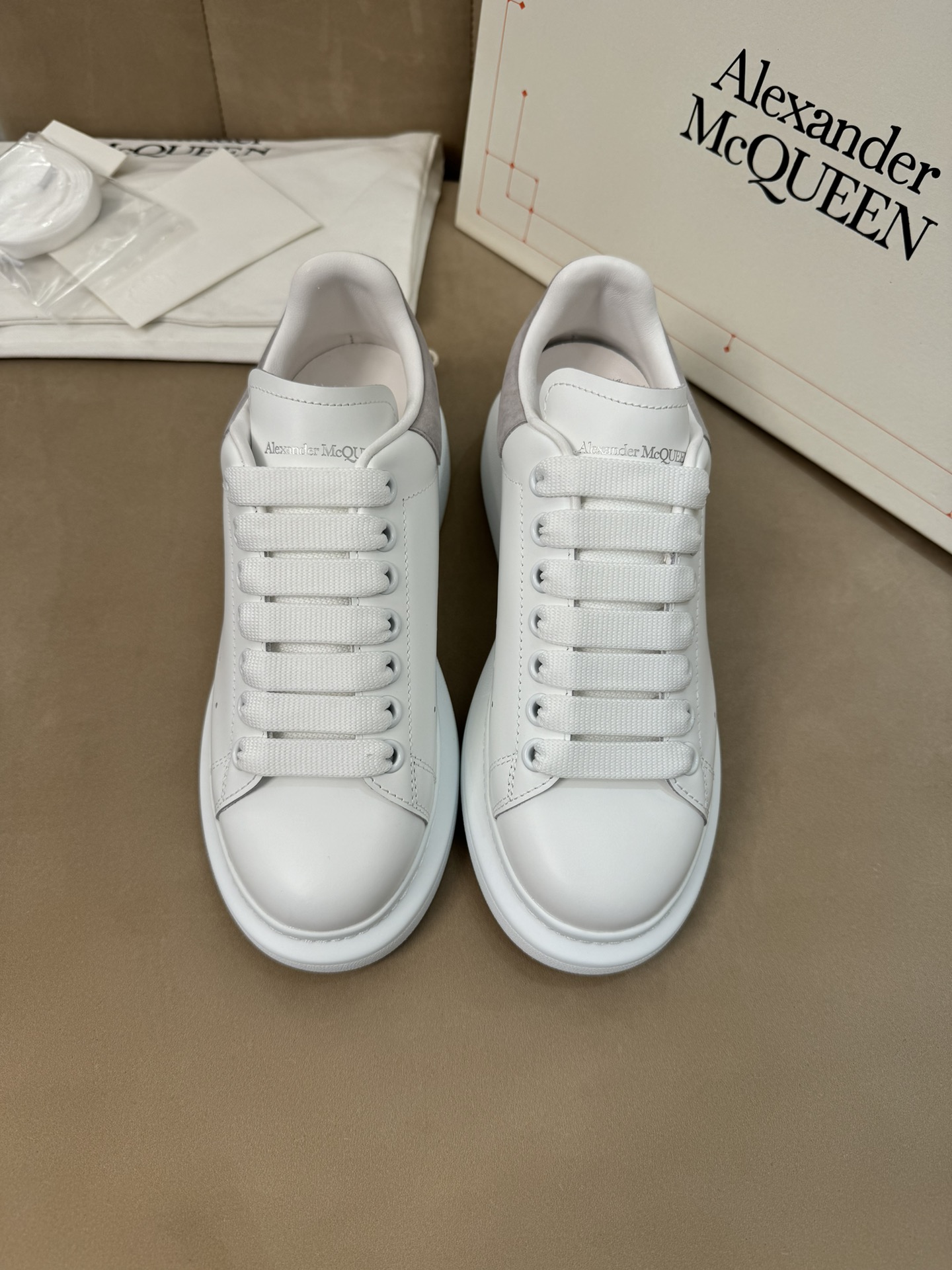 알렉산더맥퀸 스니커즈