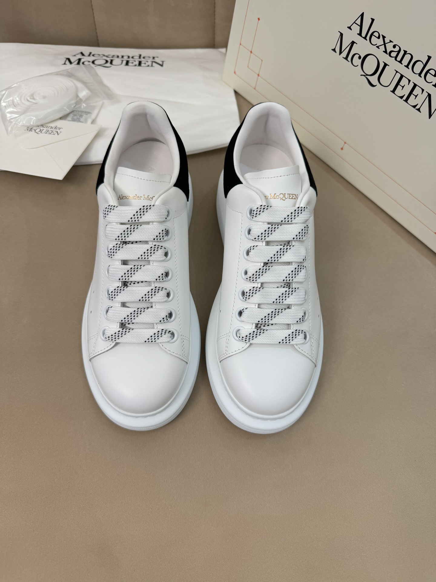 알렉산더맥퀸 스니커즈
