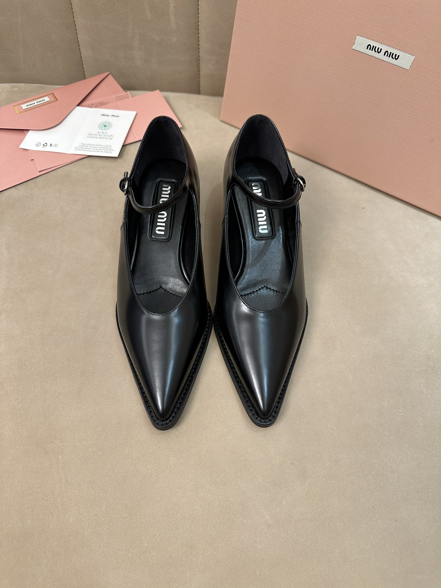 미우미우 구두
