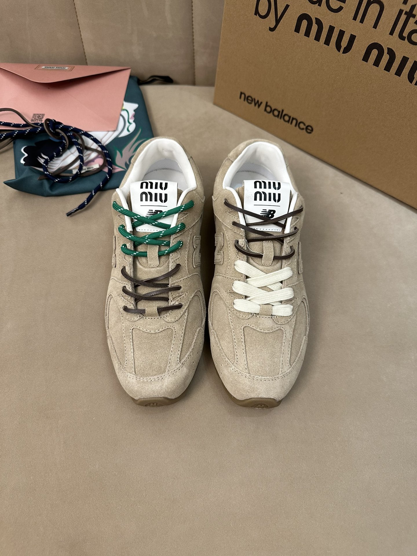 미우미우x뉴발란스 콜라보 스니커즈 정품급