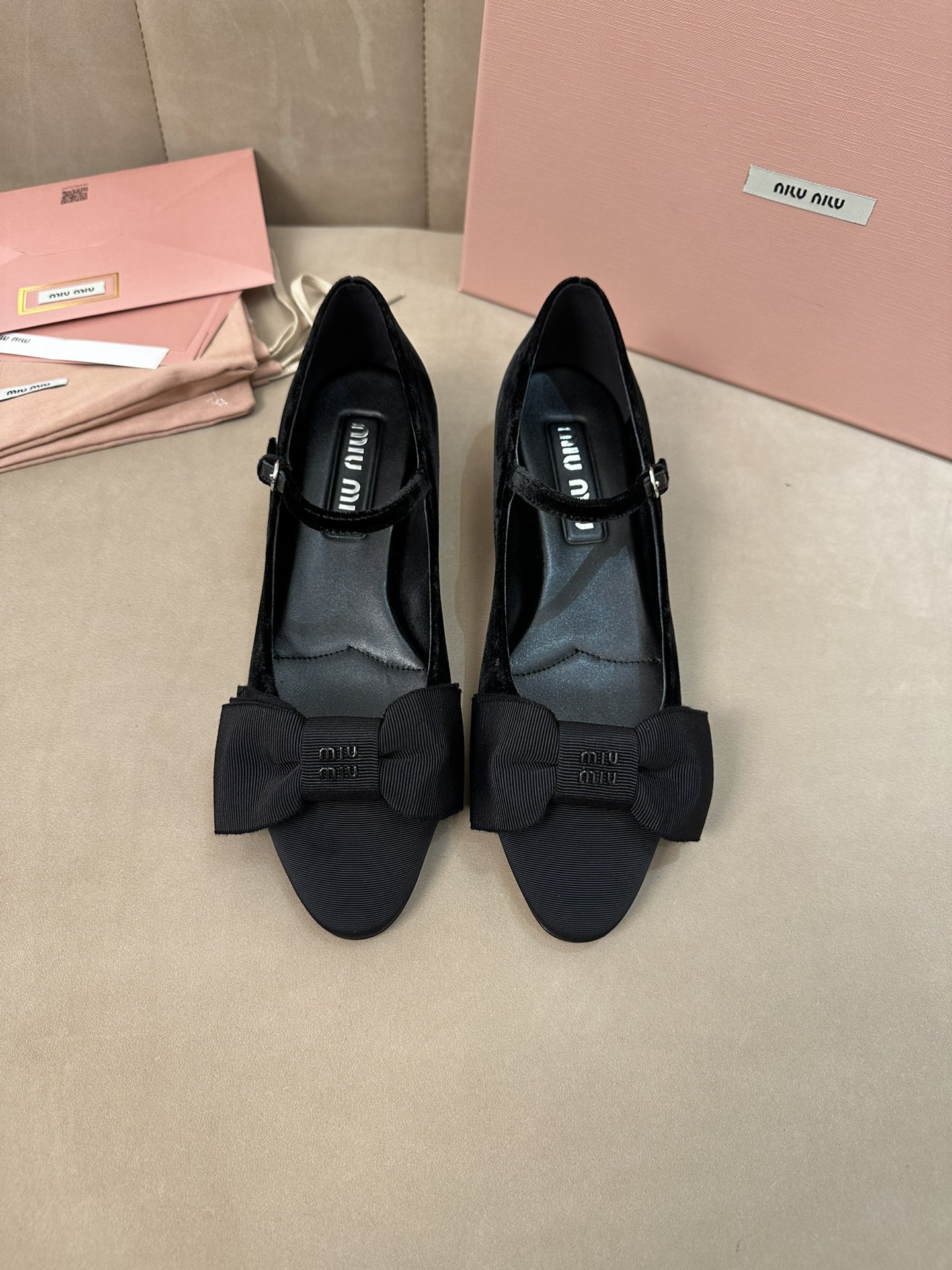 미우미우 구두