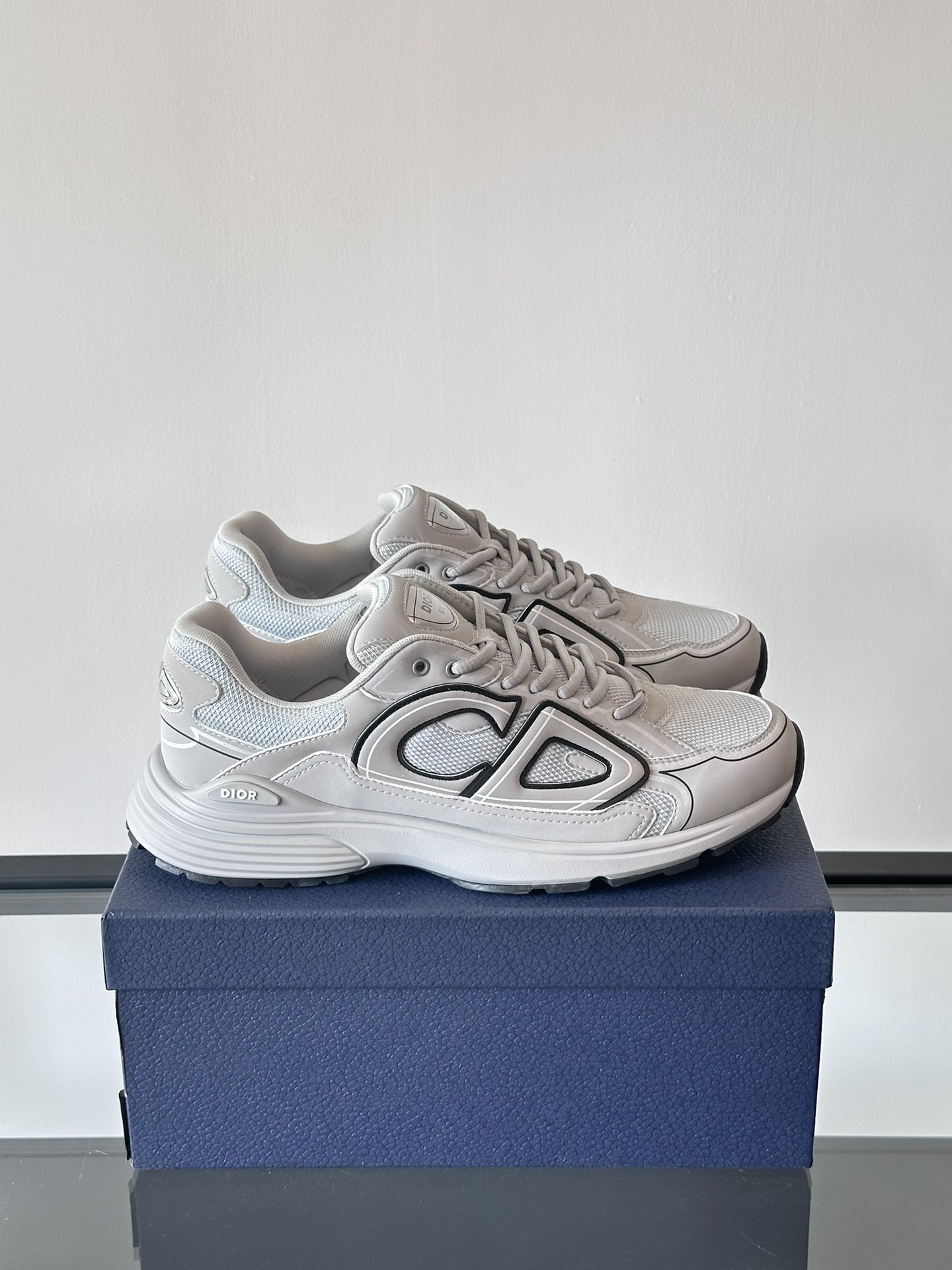 디올 스니커즈