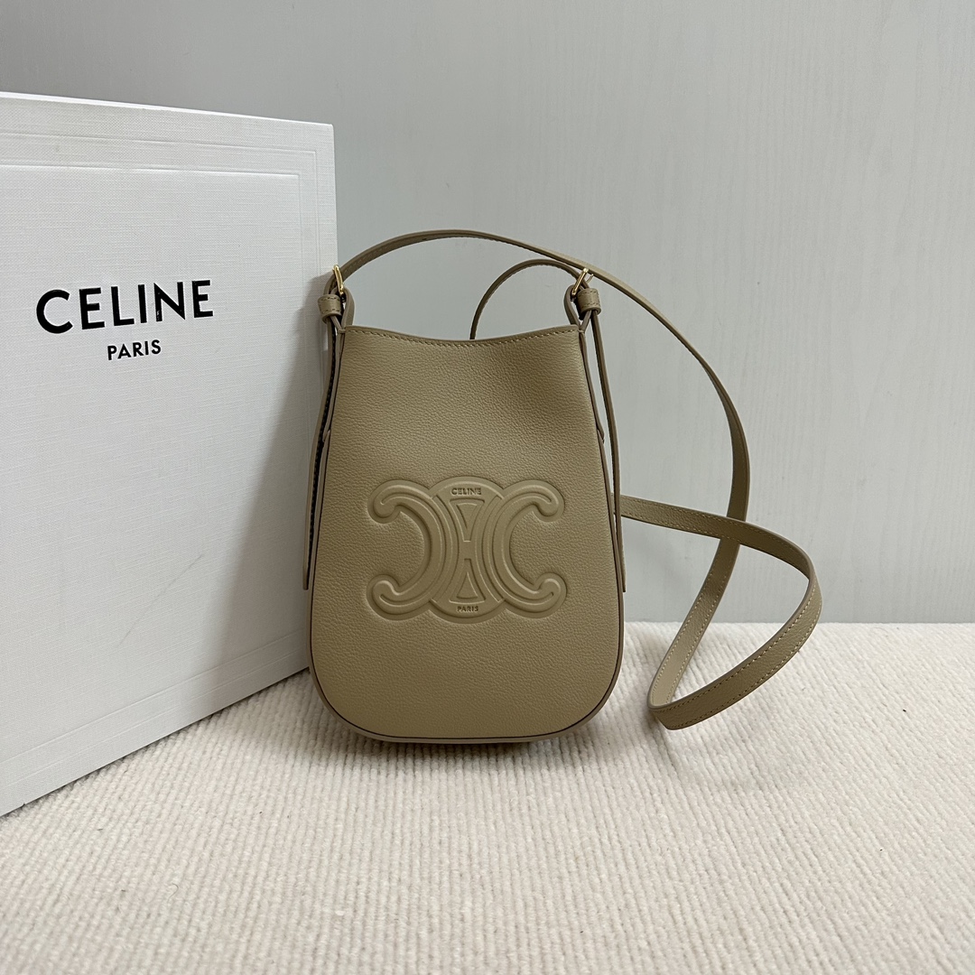 셀린느 엘로이즈 폰 파우치백