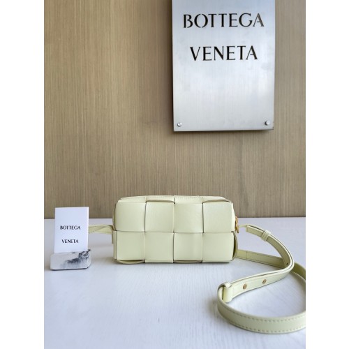 보테가베네타 인트레치아토 미니 카세트백 755031