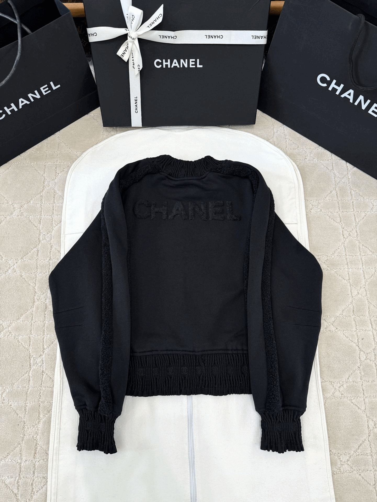 샤넬 24B 울 로고 풀 오버 스웨터 [2컬러]