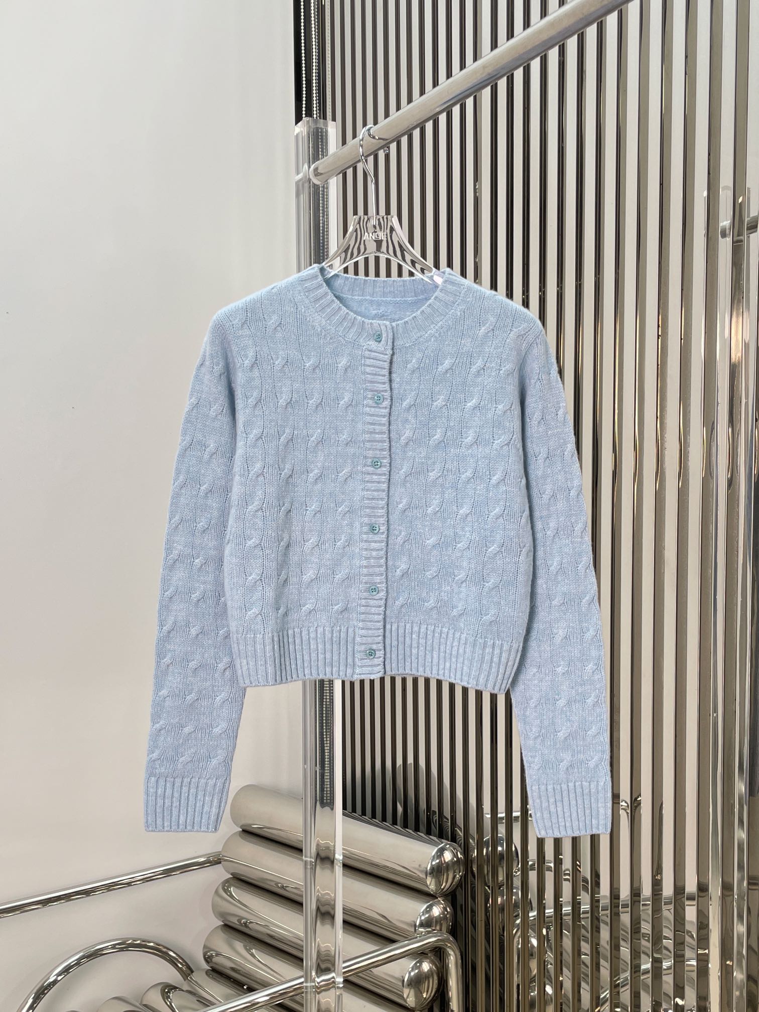 프라다 25S/S 가디건