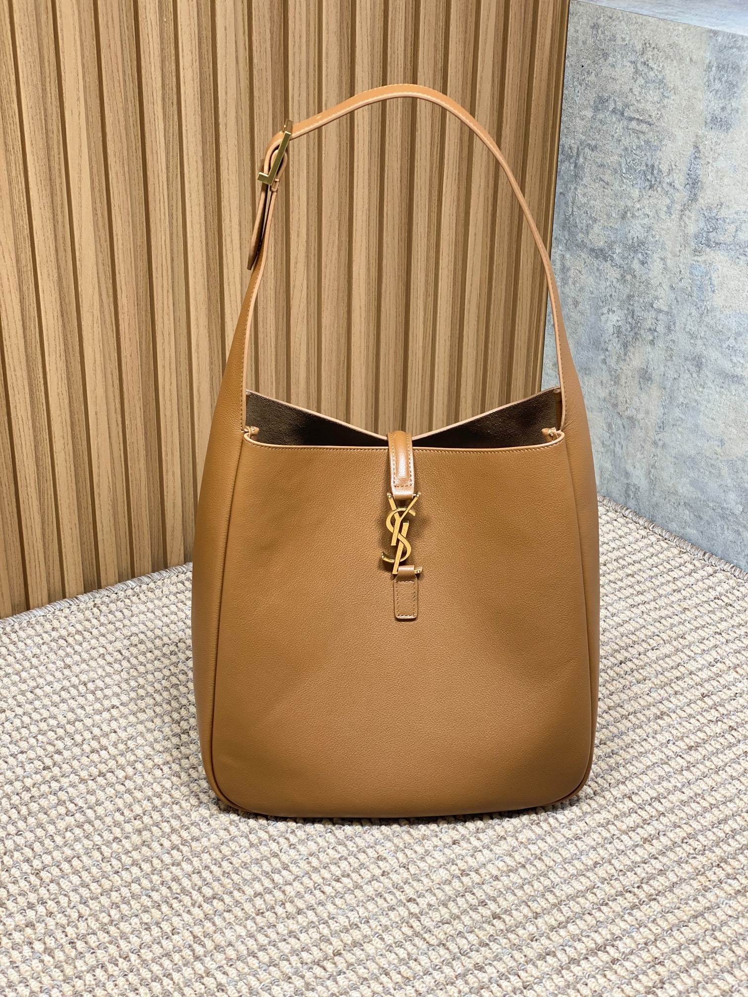 생로랑 생로랑 LE 5 A 7 라지 호보백 753837