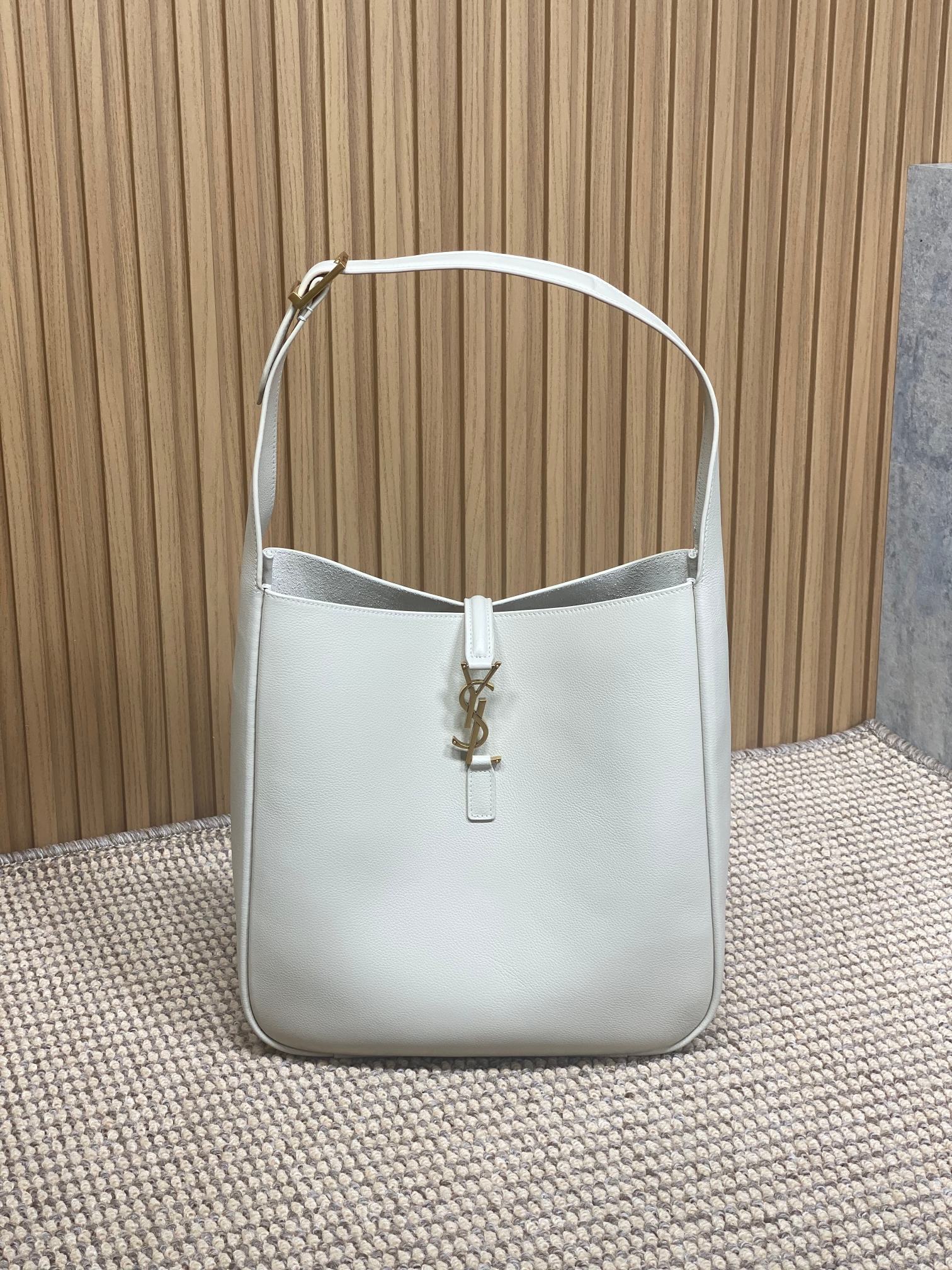 생로랑 생로랑 LE 5 A 7 라지 호보백 753837