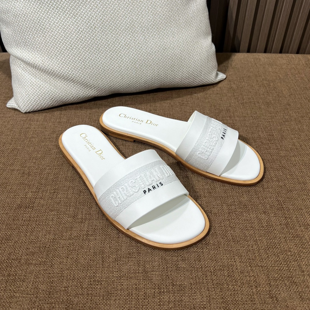 디올 디웨이 슬리퍼 정품급