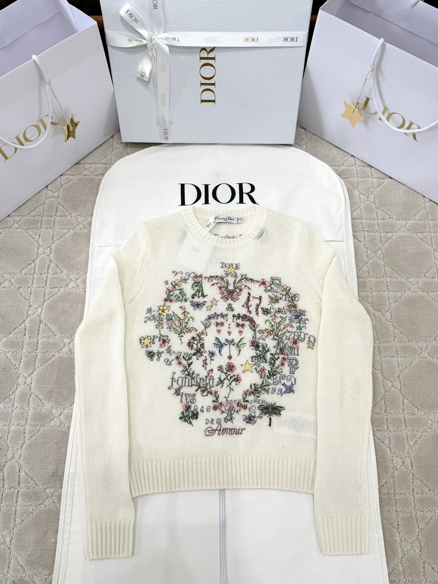 디올 자수 니트